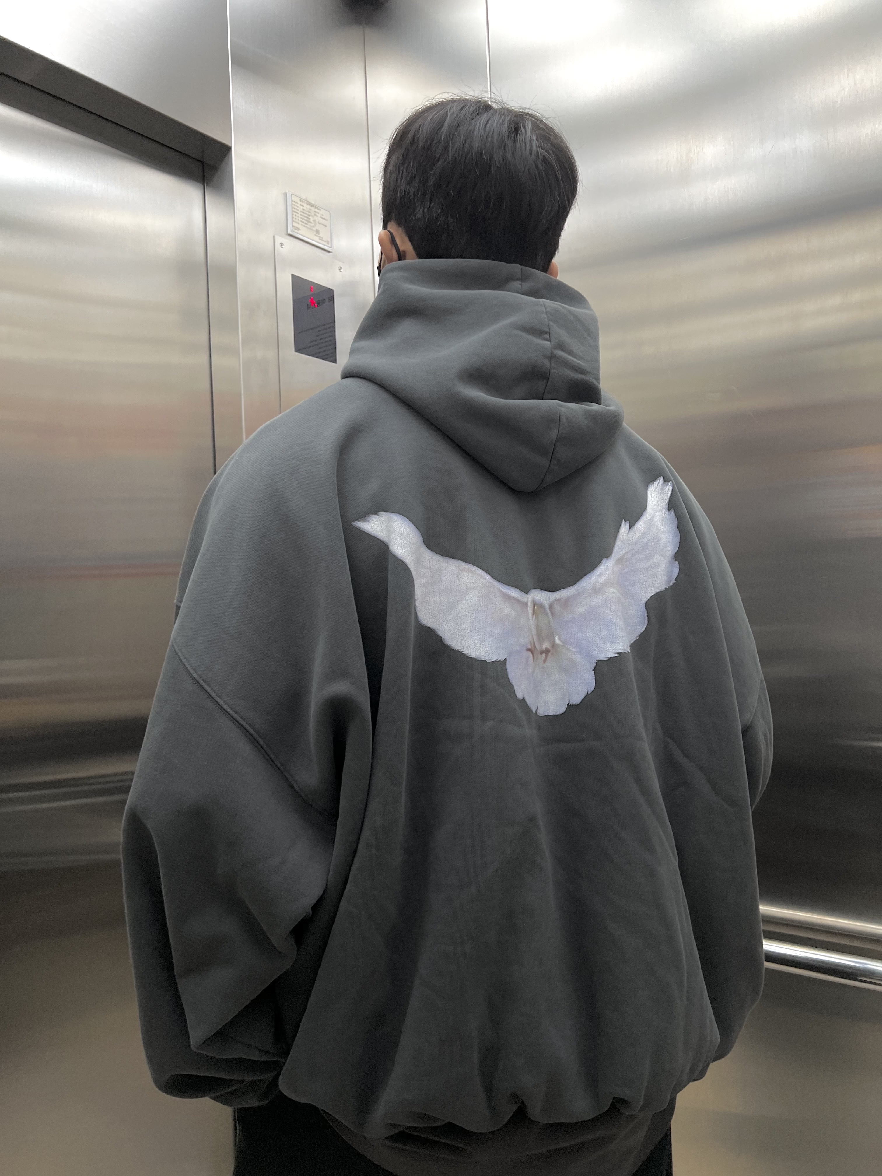 Yeezy Gap Engineered By Balenciaga Dove Hoodie Black, Salomon XT-6 ADV Black 착용 스타일 - 2