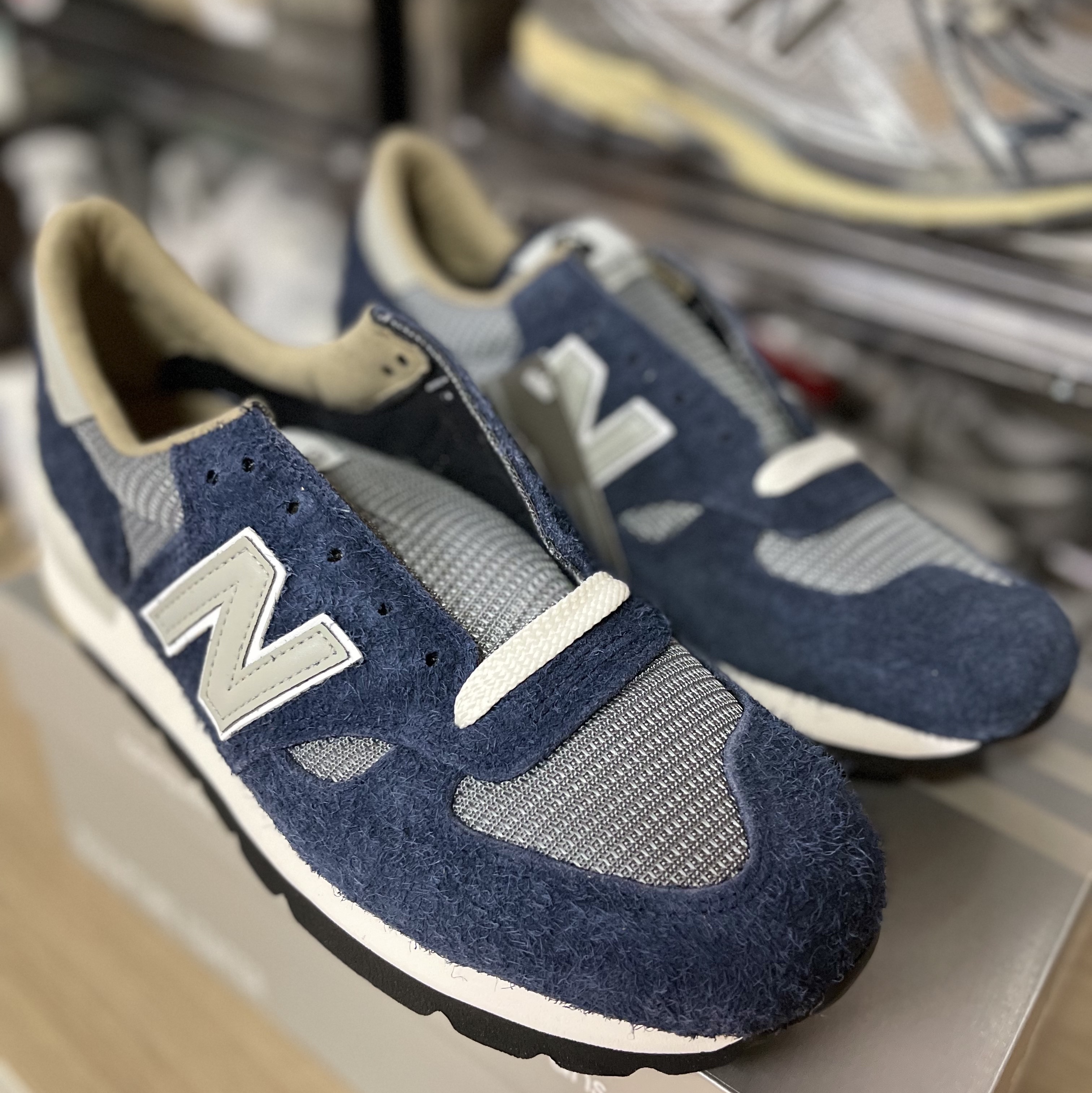 New Balance x Carhartt WIP 990v1 Made in USA Sculpture Center 착용 스타일 - 2