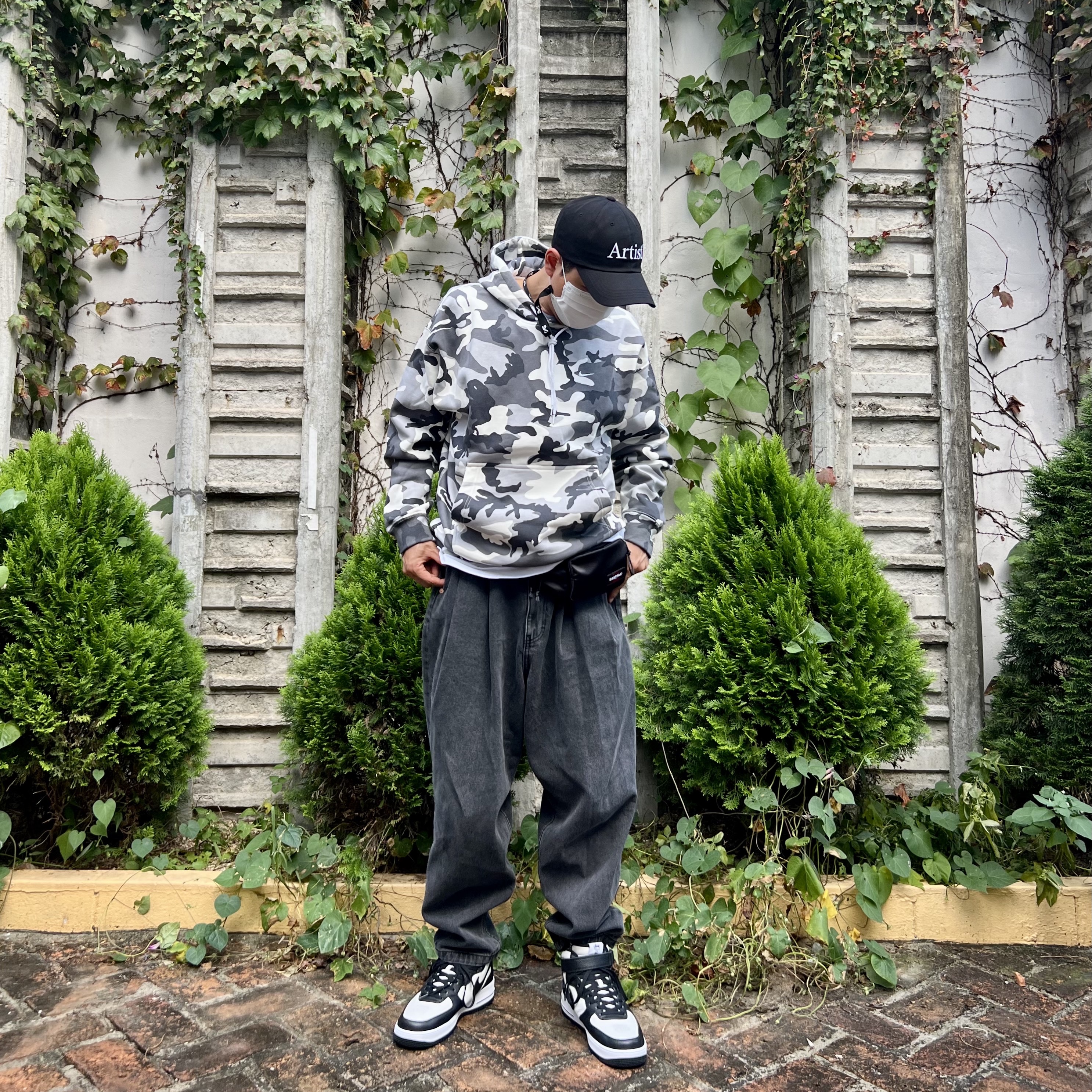Nike x Stussy Air Force 1 '07 Mid SP Black and Light Bone, Nike NRG Solo Swoosh Fleece Hoodie Sail White Camo - US/EU 착용 스타일 - 2