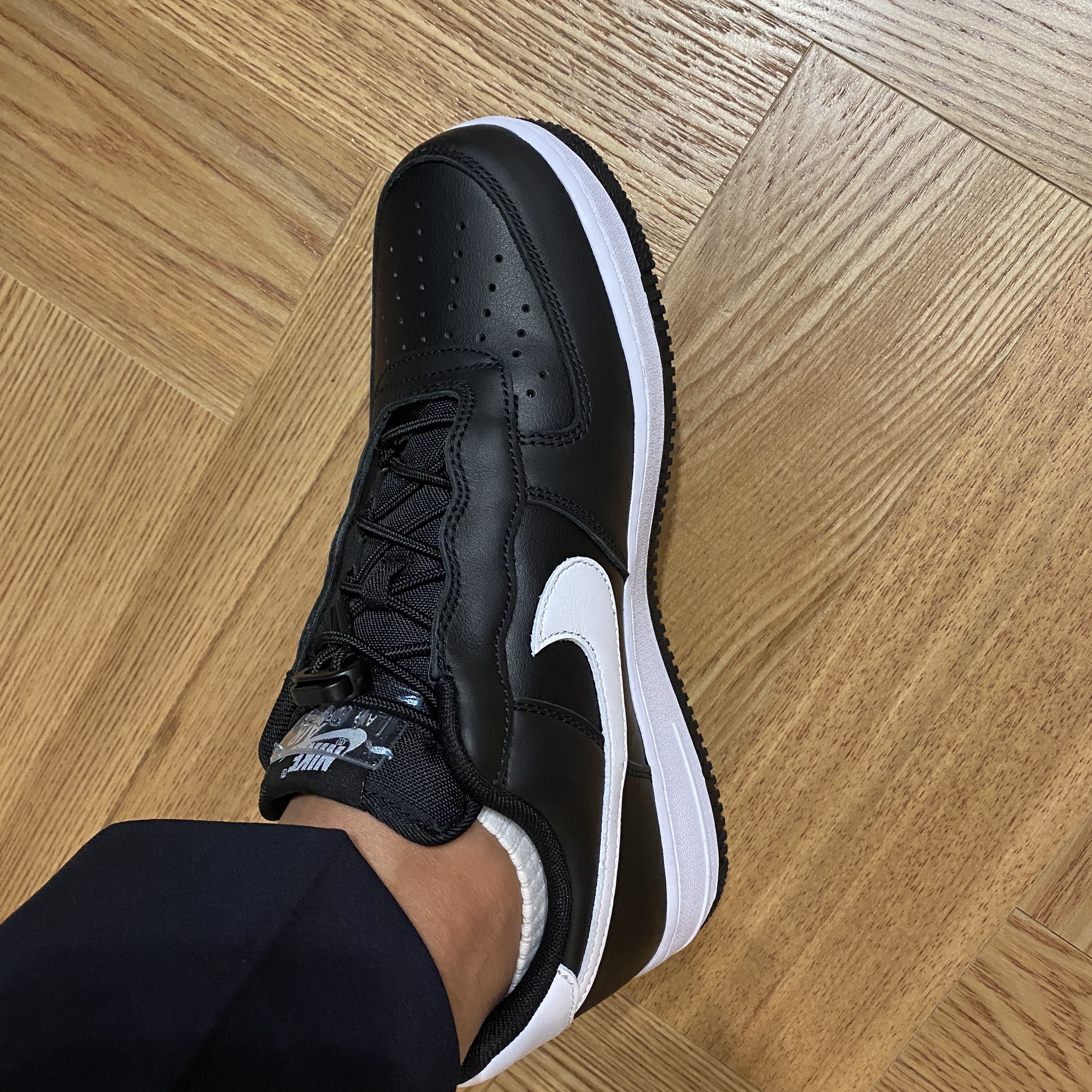 Nike Air Force 1 '07 LV8 Hangul Day 착용 스타일 - 2