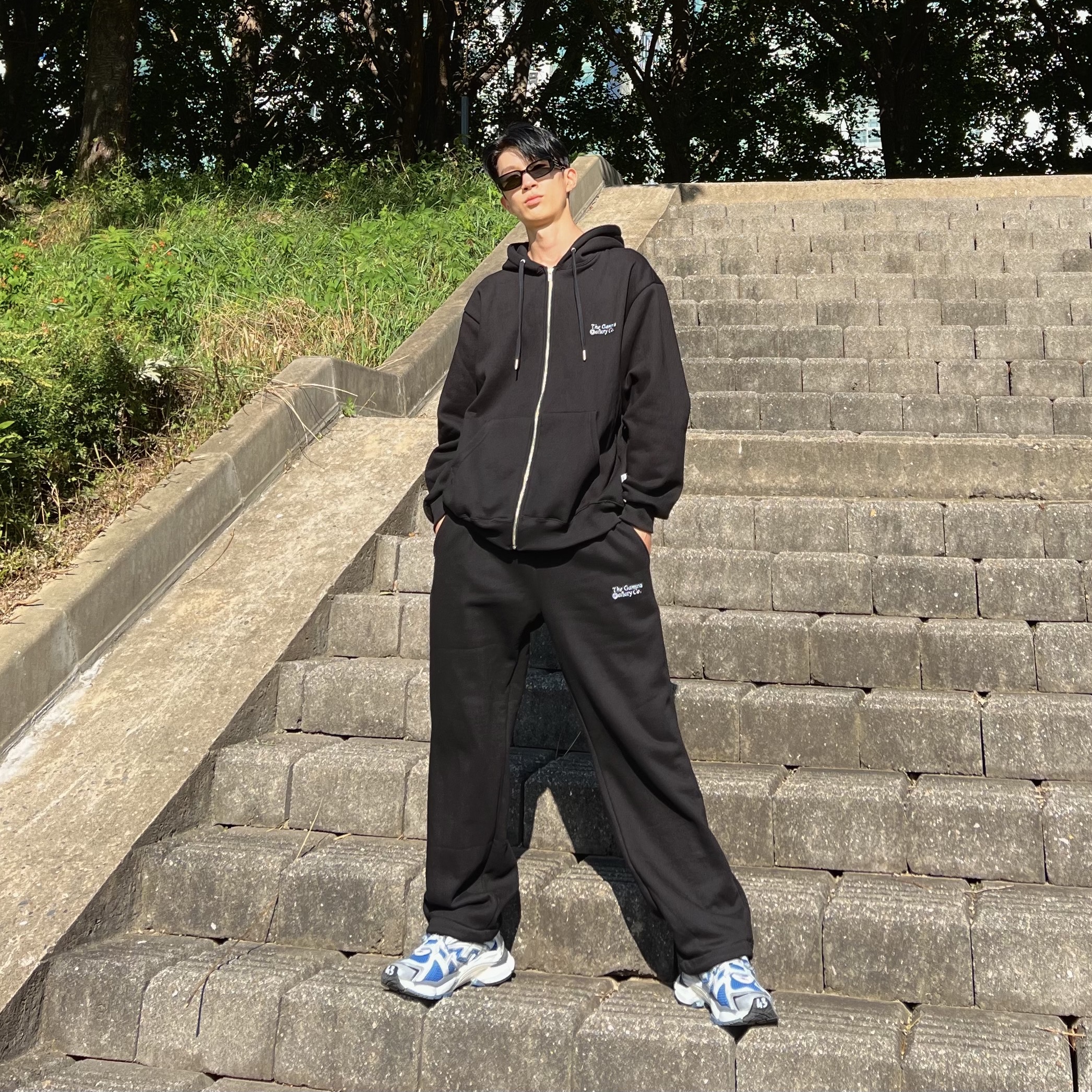Balenciaga Runner Sneakers Blue White 착용 스타일 - 1
