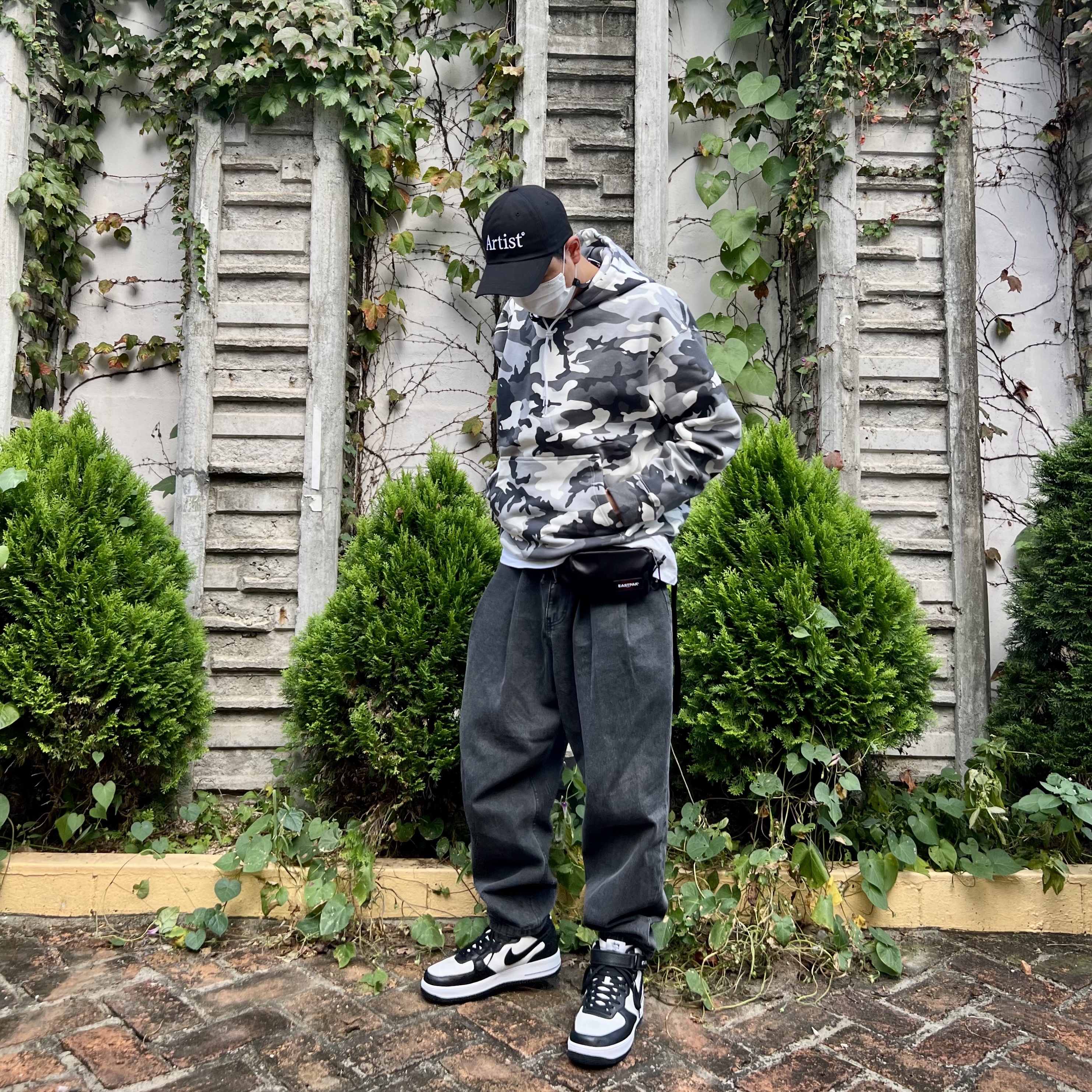 Nike x Stussy Air Force 1 '07 Mid SP Black and Light Bone, Nike NRG Solo Swoosh Fleece Hoodie Sail White Camo - US/EU 착용 스타일 - 1