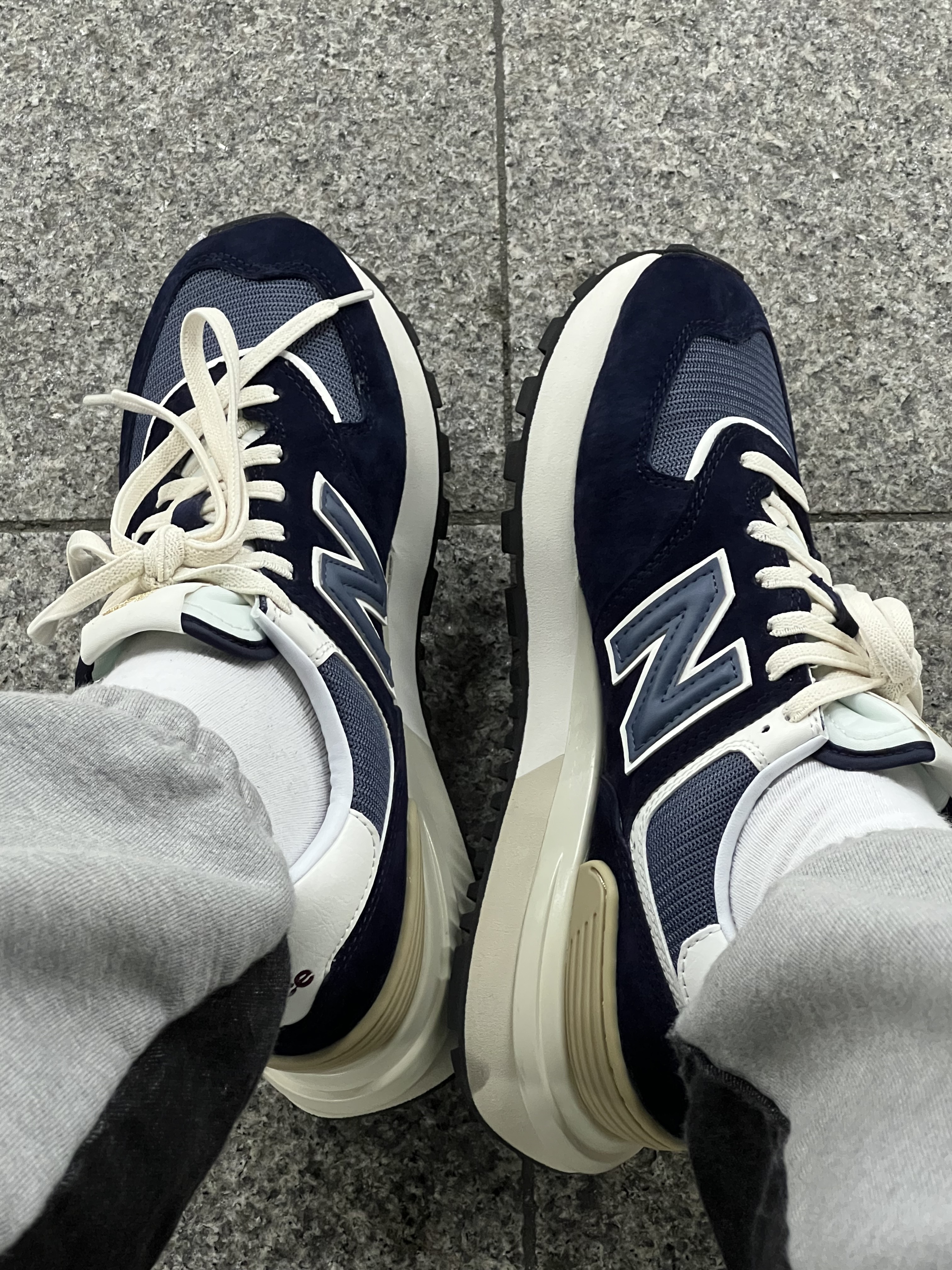 New Balance 574 Legacy Navy 착용 스타일