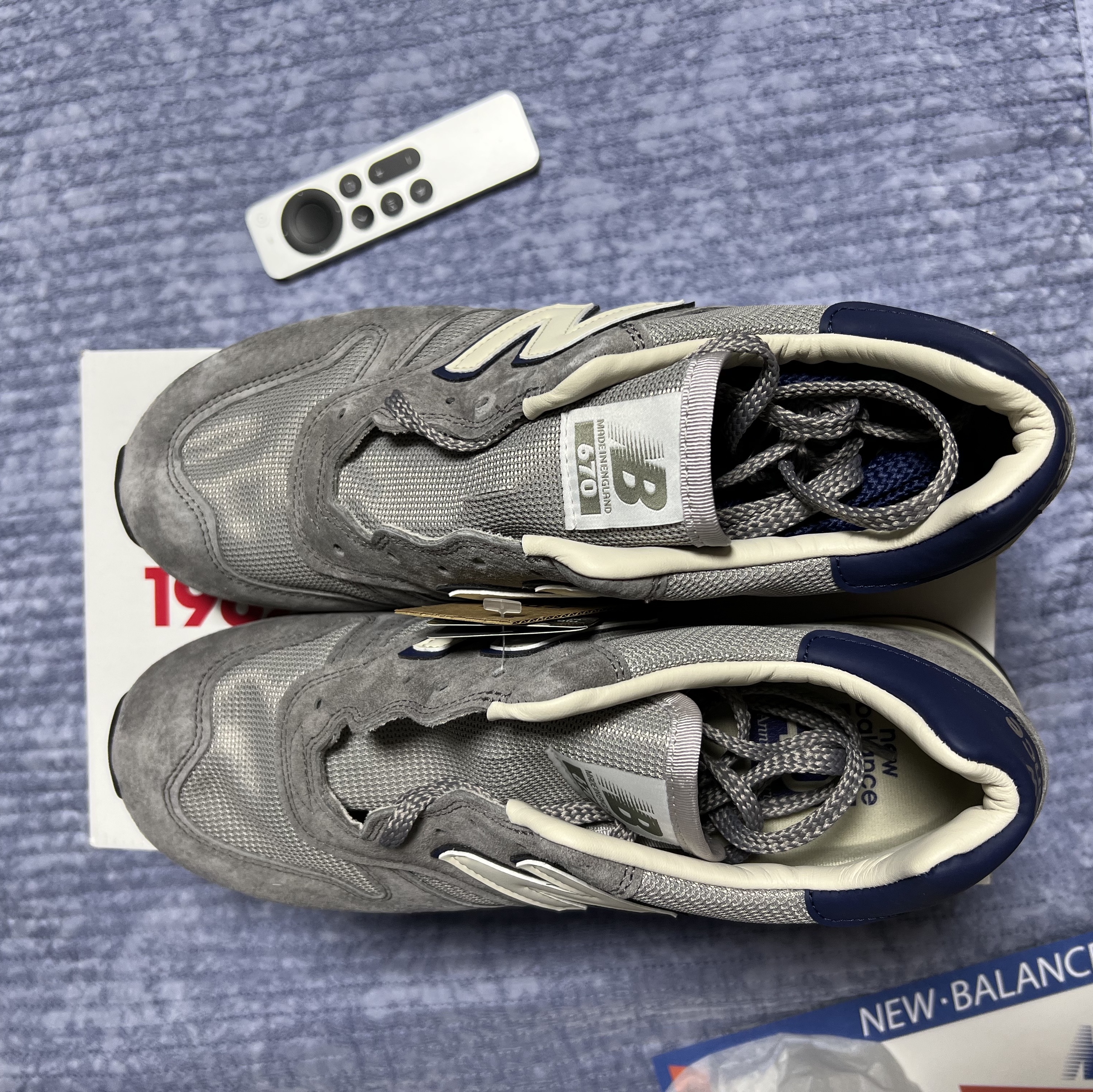 New Balance 670 Made in UK 40th Anniversary Grey 착용 스타일 - 1