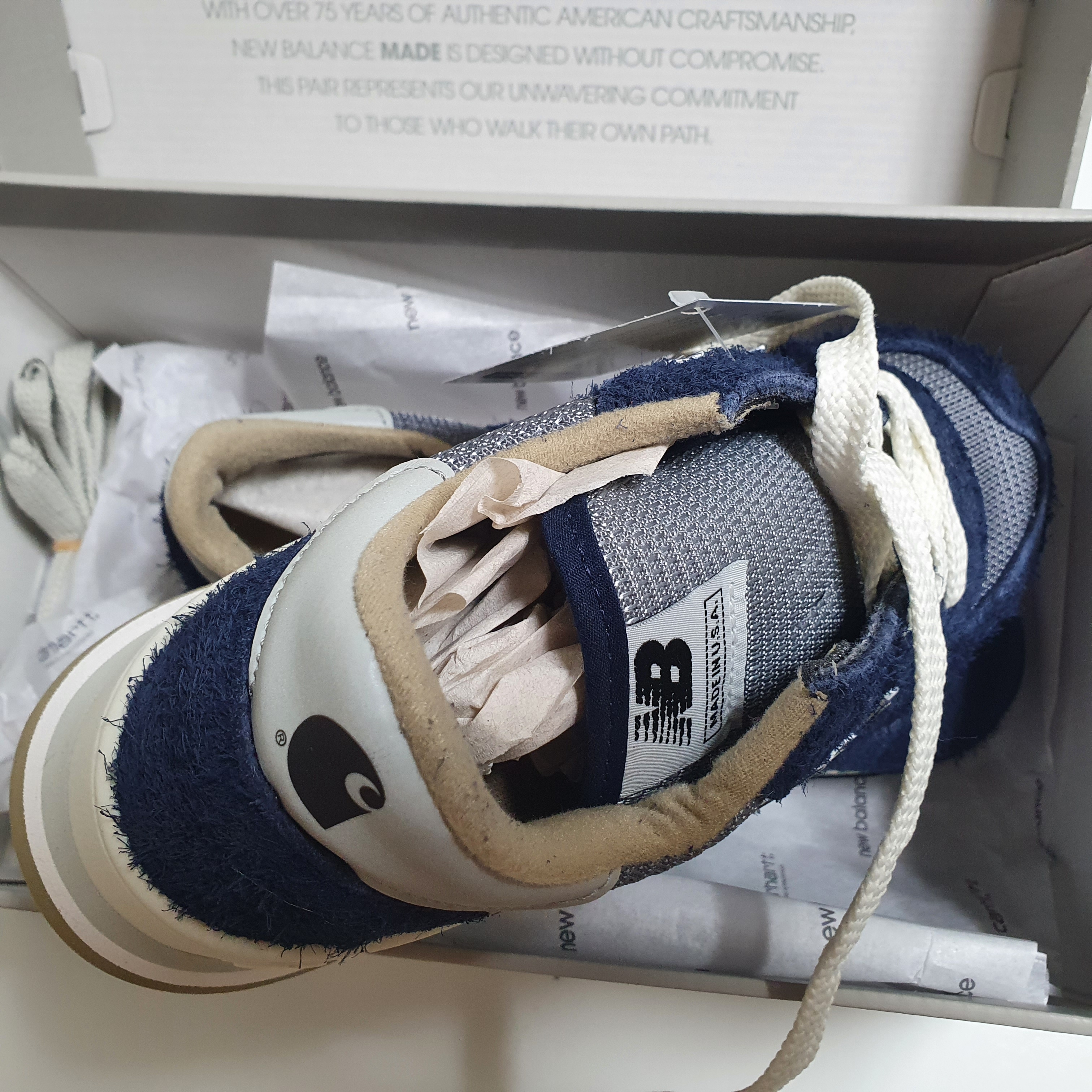 New Balance x Carhartt WIP 990v1 Made in USA Sculpture Center 착용 스타일 - 3