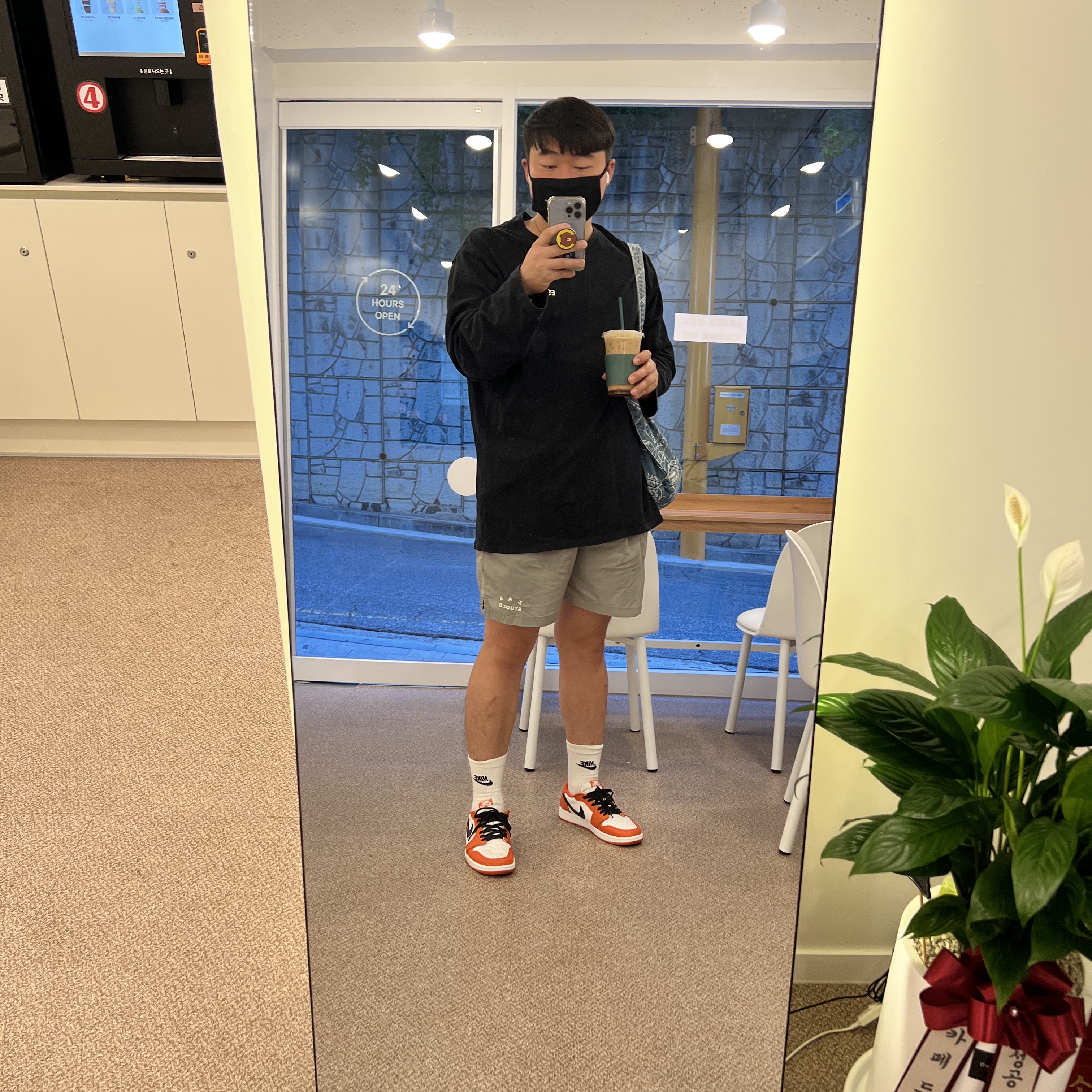 Jordan 1 Low OG Starfish 착용 스타일 - 1