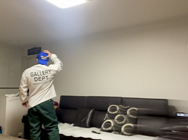 Gallery Dept. GD Trucker Cap Royal, Gallery Dept. French Collector LS T-Shirt Heather Grey 착용 스타일