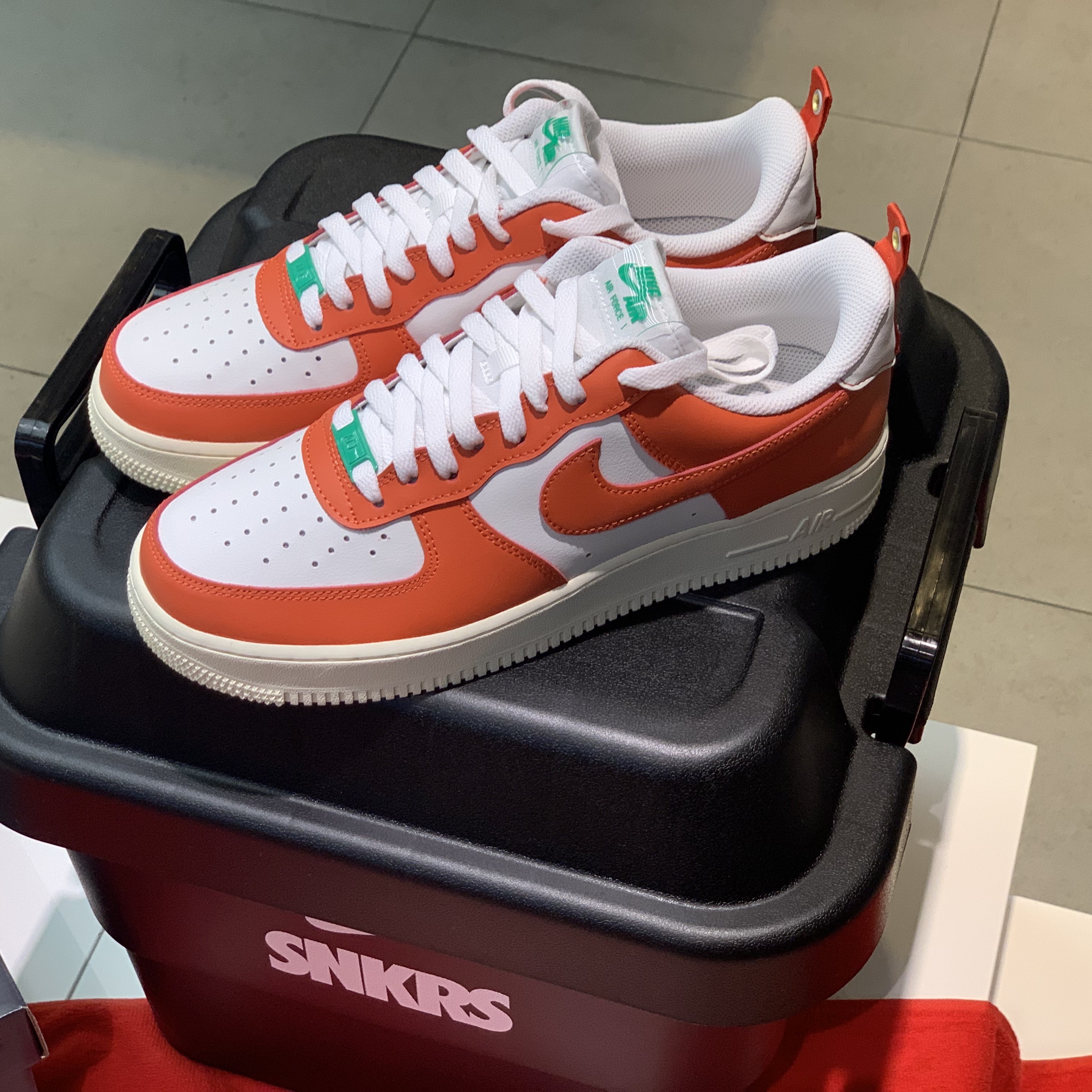 Nike Air Force 1 '07 LV8 Pojangmacha 착용 스타일 - 2