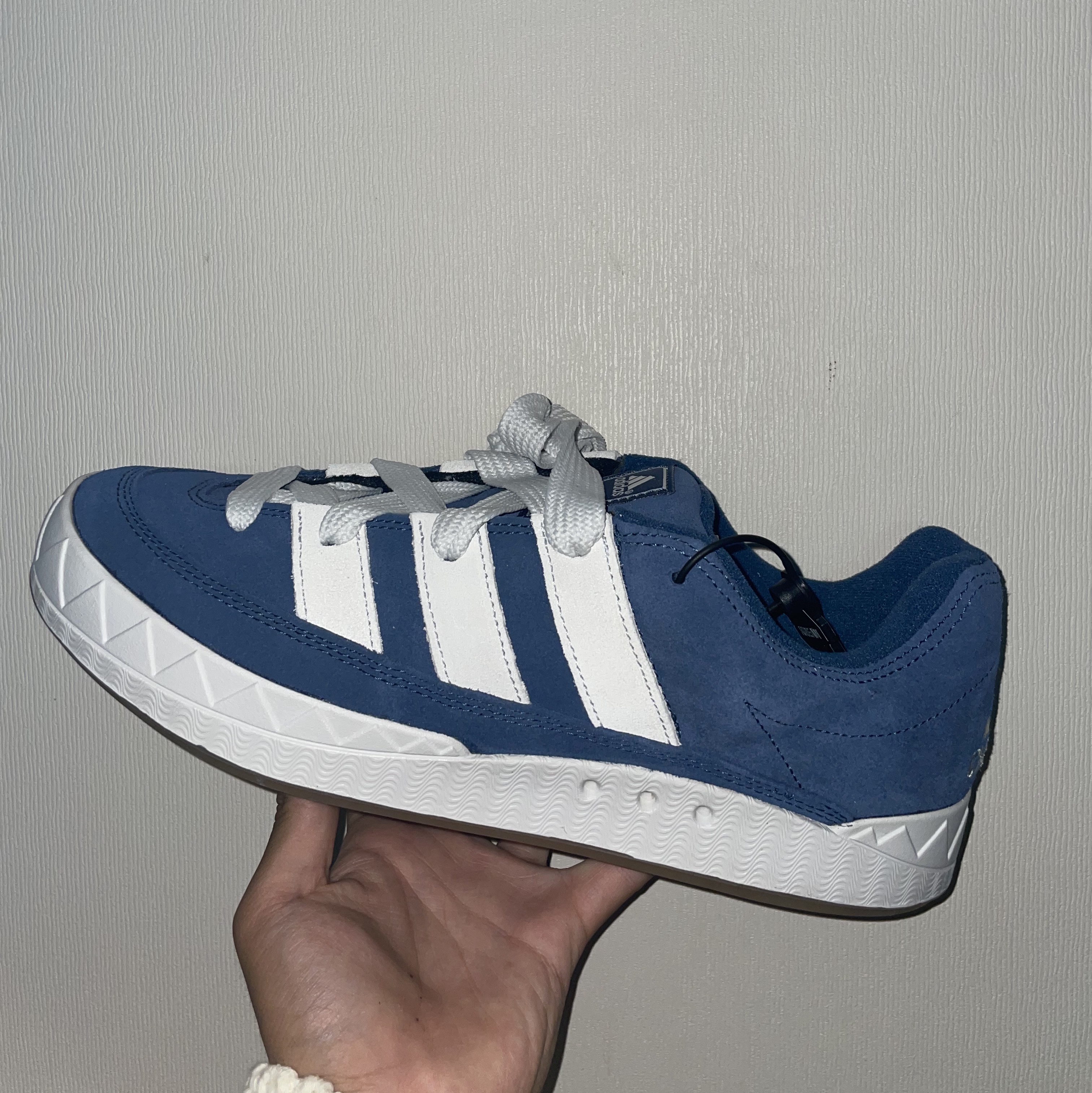 Adidas Adimatic Night Marin 착용 스타일