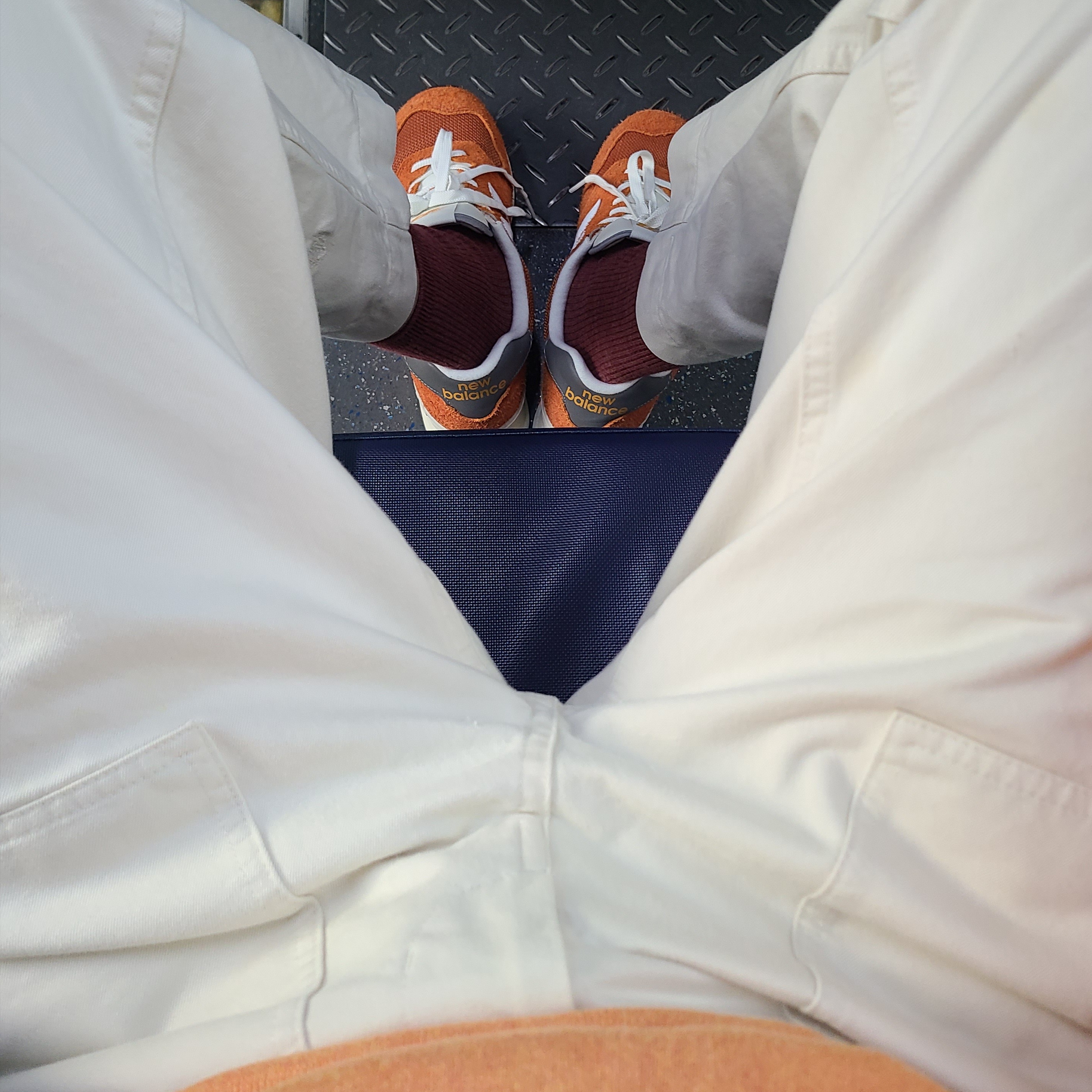 New Balance 574 Heritage Orange Burst White 착용 스타일