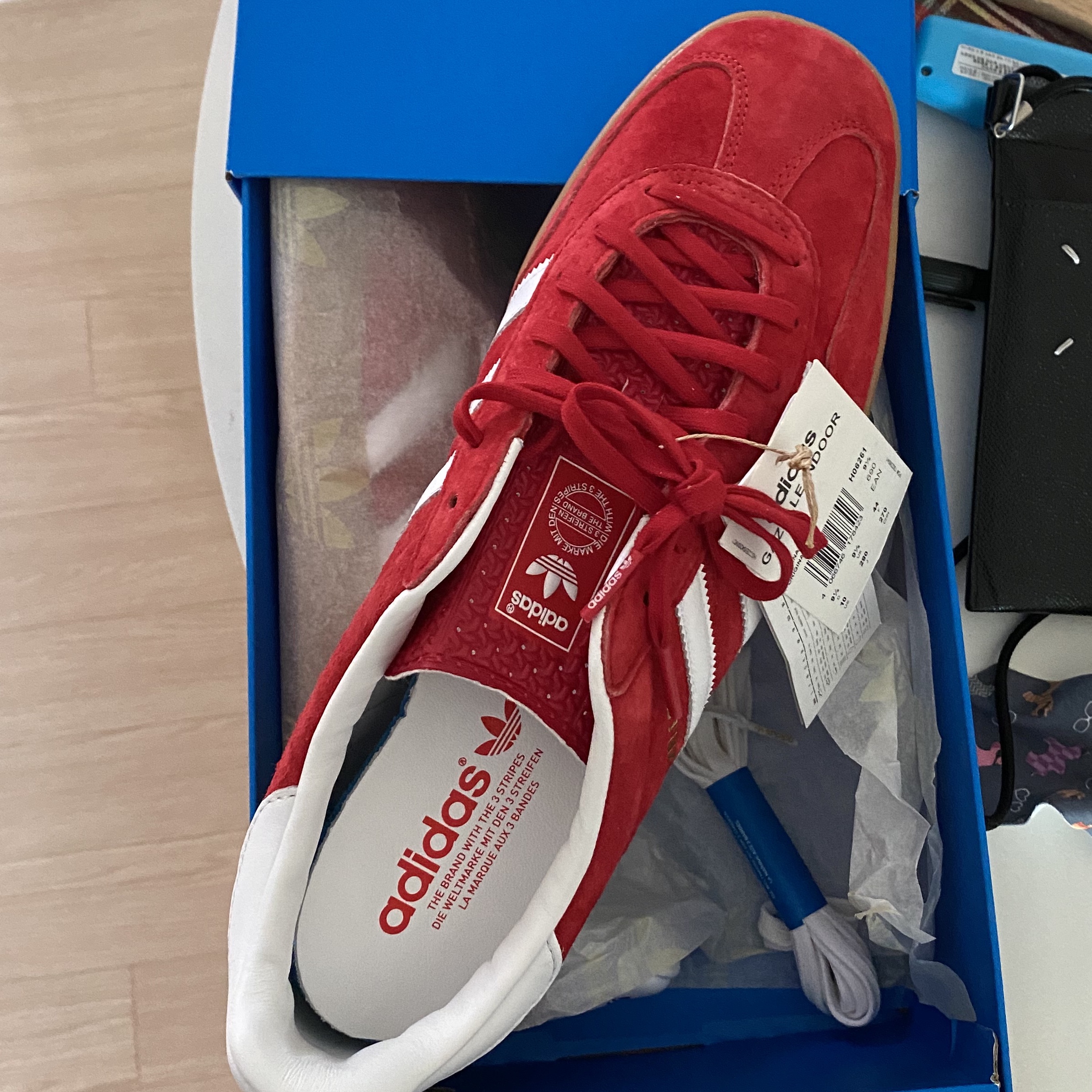 Adidas Gazelle Indoor Scarlet 착용 스타일