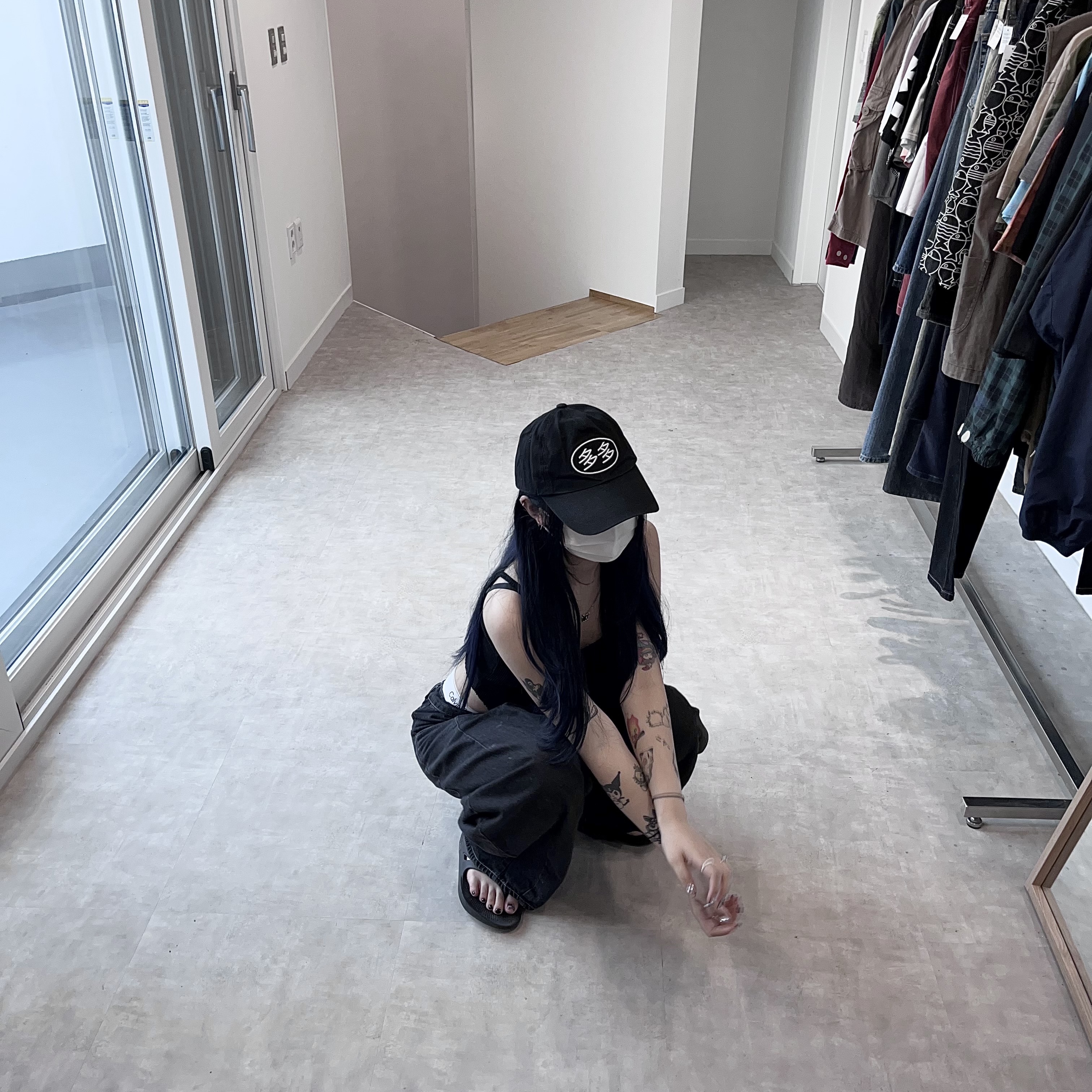 Dada Glow Logo Cap Black 착용 스타일 - 2