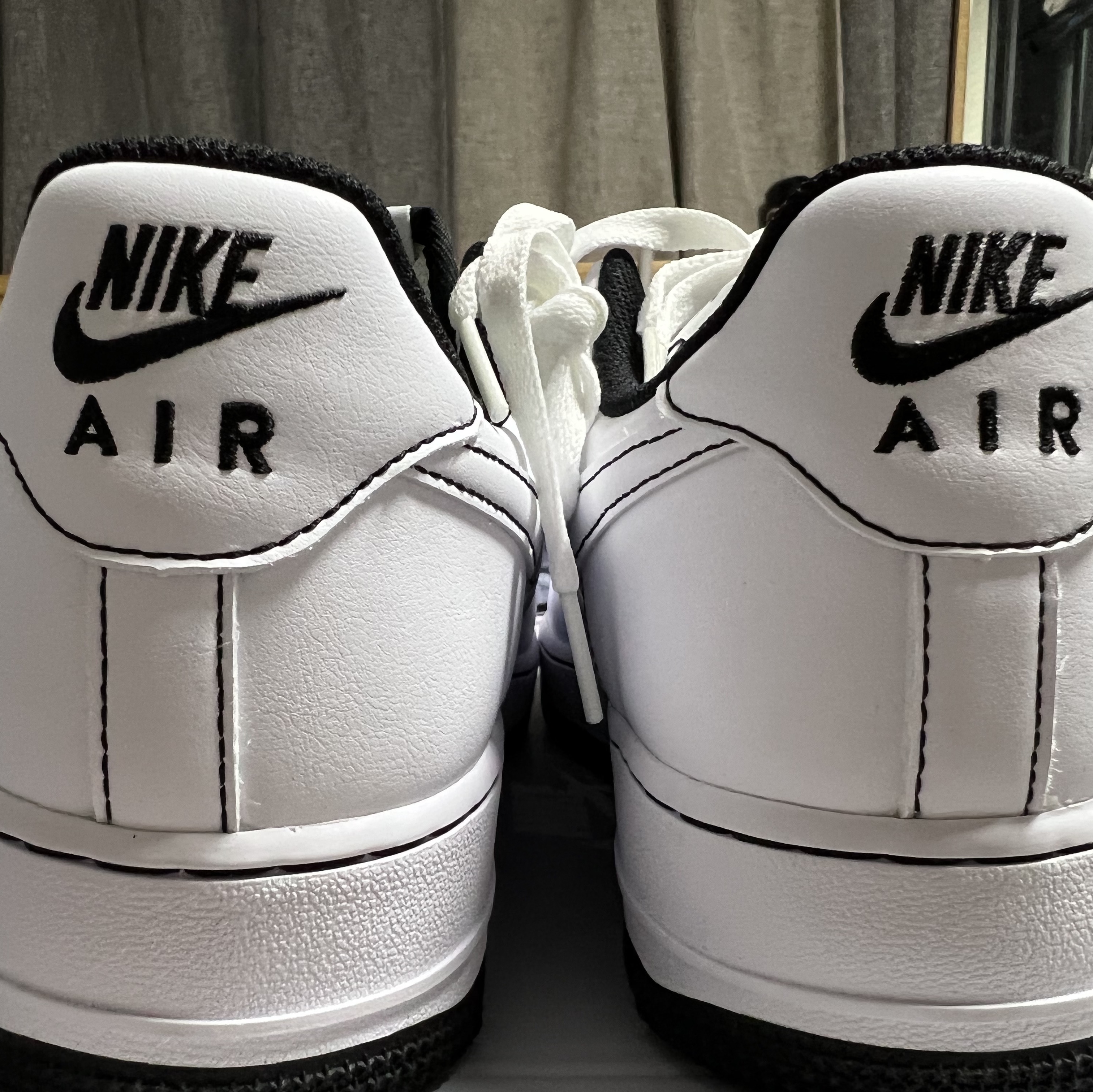 Nike Air Force 1 '07 Stitch Black 착용 스타일 - 3