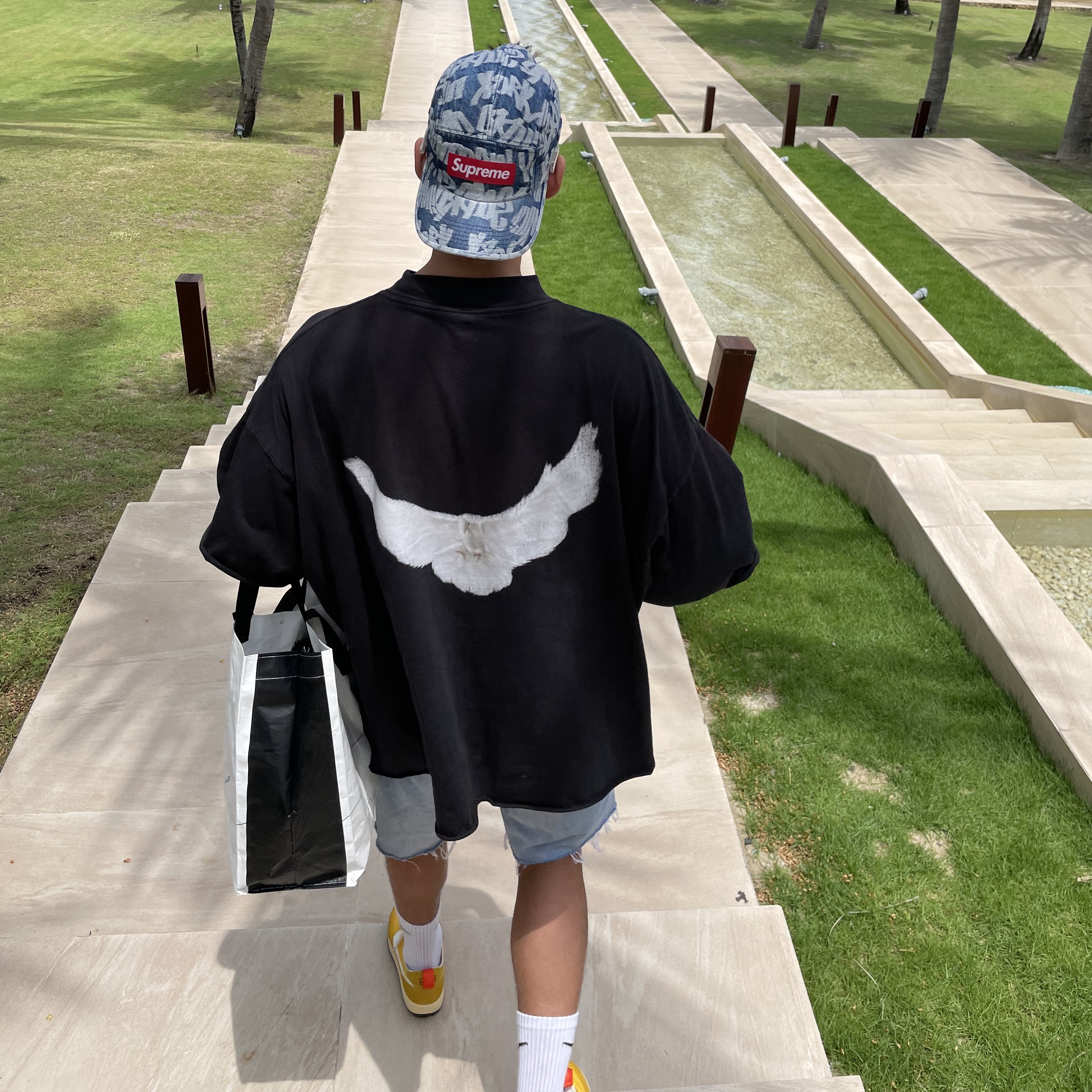 Yeezy Gap Engineered By Balenciaga Dove 3/4 Sleeve T-Shirt Black, Supreme Fat Tip Jacquard Denim Camp Cap Blue - 22SS 착용 스타일 - 2