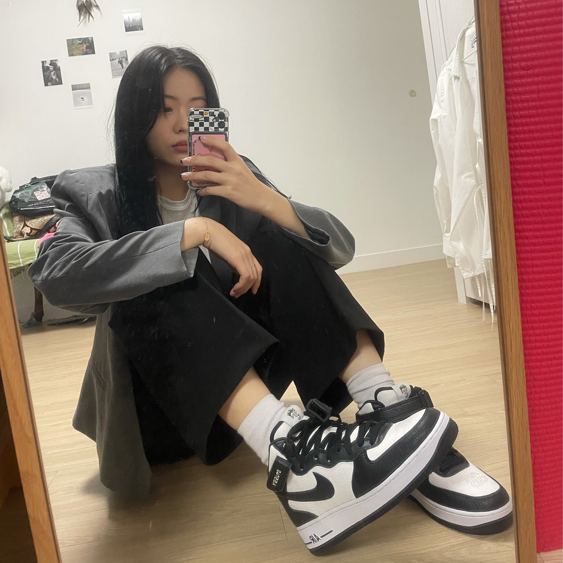 Nike x Stussy Air Force 1 '07 Mid SP Black and Light Bone 착용 스타일 - 1