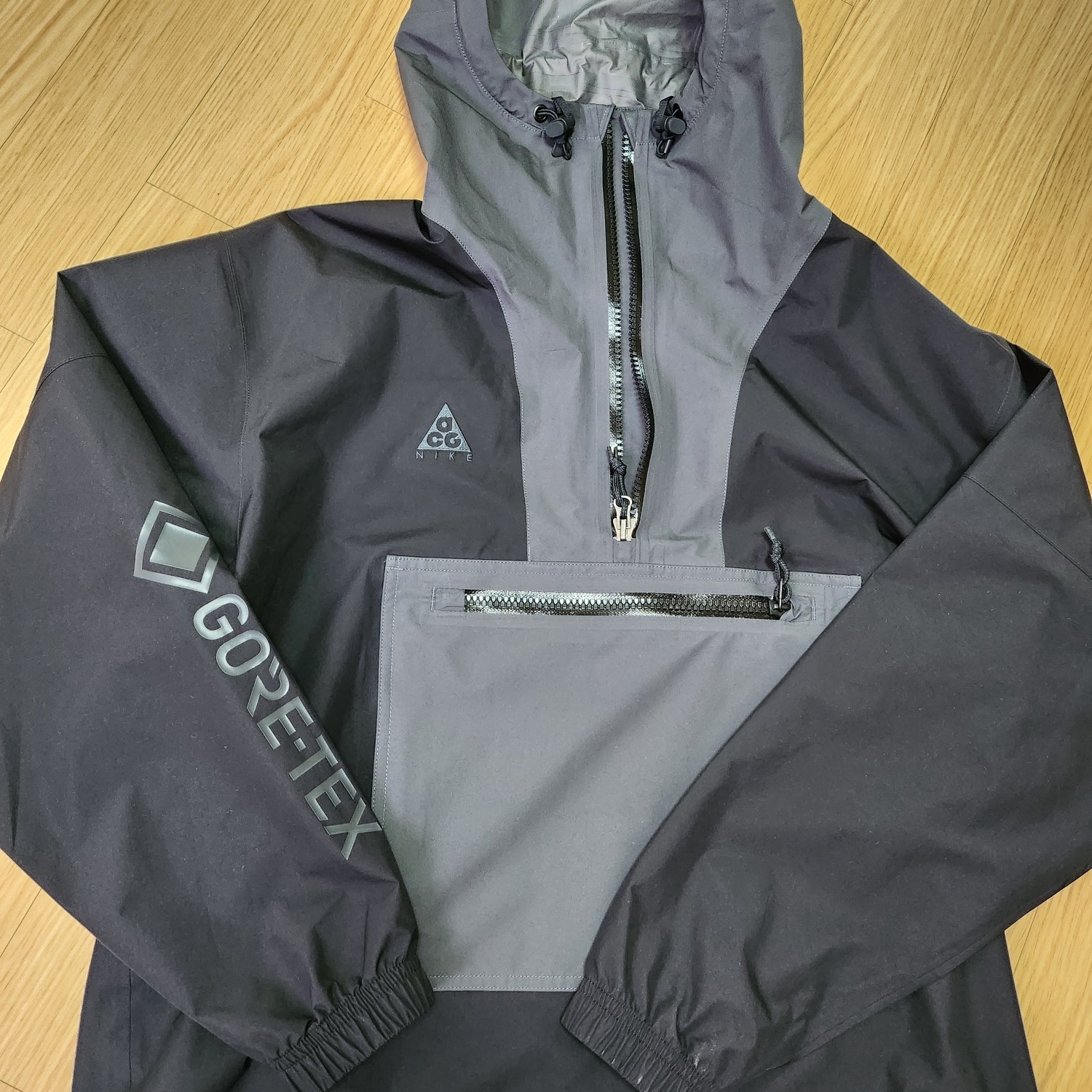 Nike ACG Gore-Tex Paclite Jacket Black Anthracite - US/EU 착용 스타일 - 1