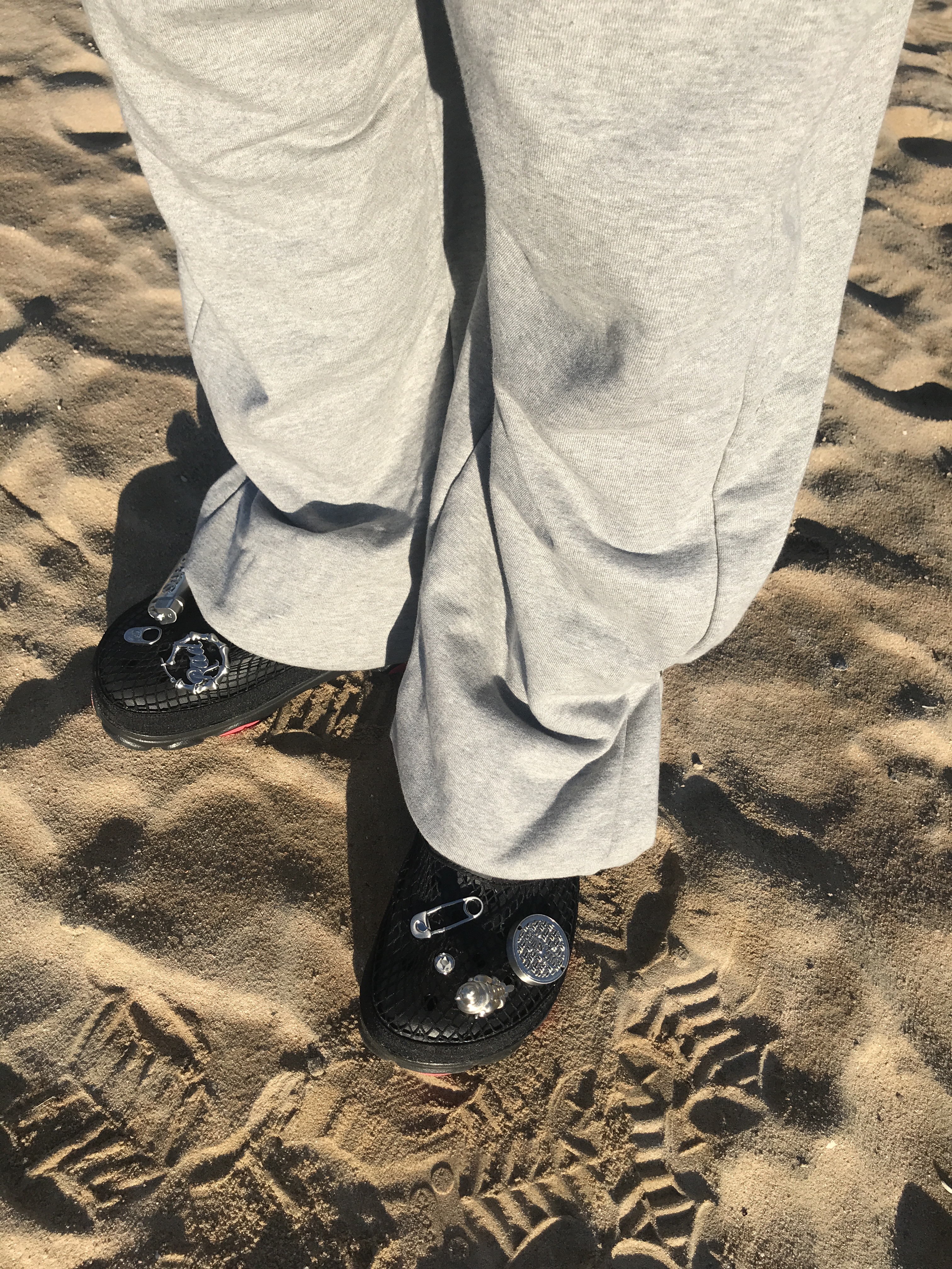 Crocs x Staple Classic All Terrain Clog Black 착용 스타일 - 3