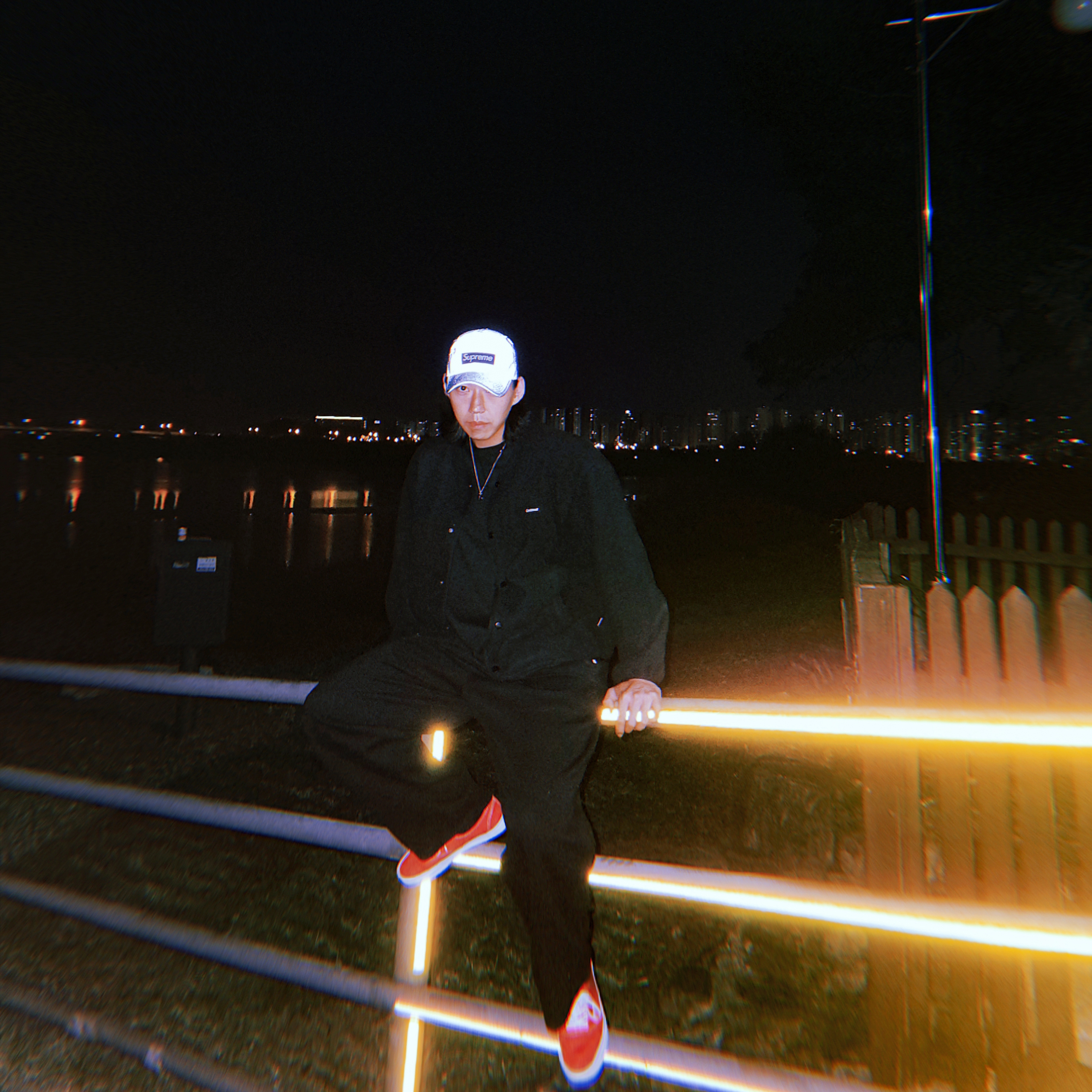 Supreme Reflective Mesh Camp Cap Black - 22SS, Vans Vault OG Authentic LX Red 착용 스타일
