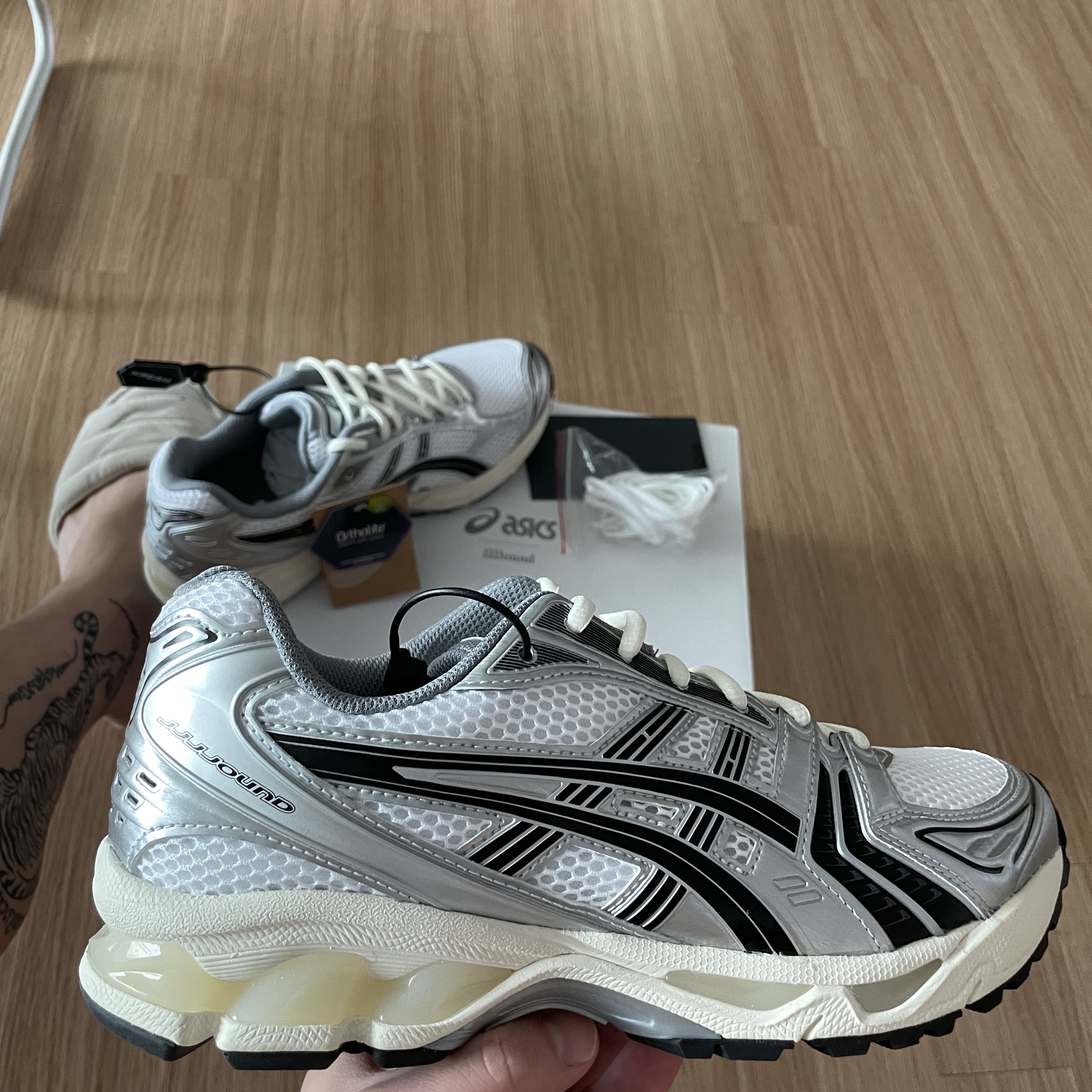 Asics x JJJJound Gel-Kayano 14 Silver Black 착용 스타일
