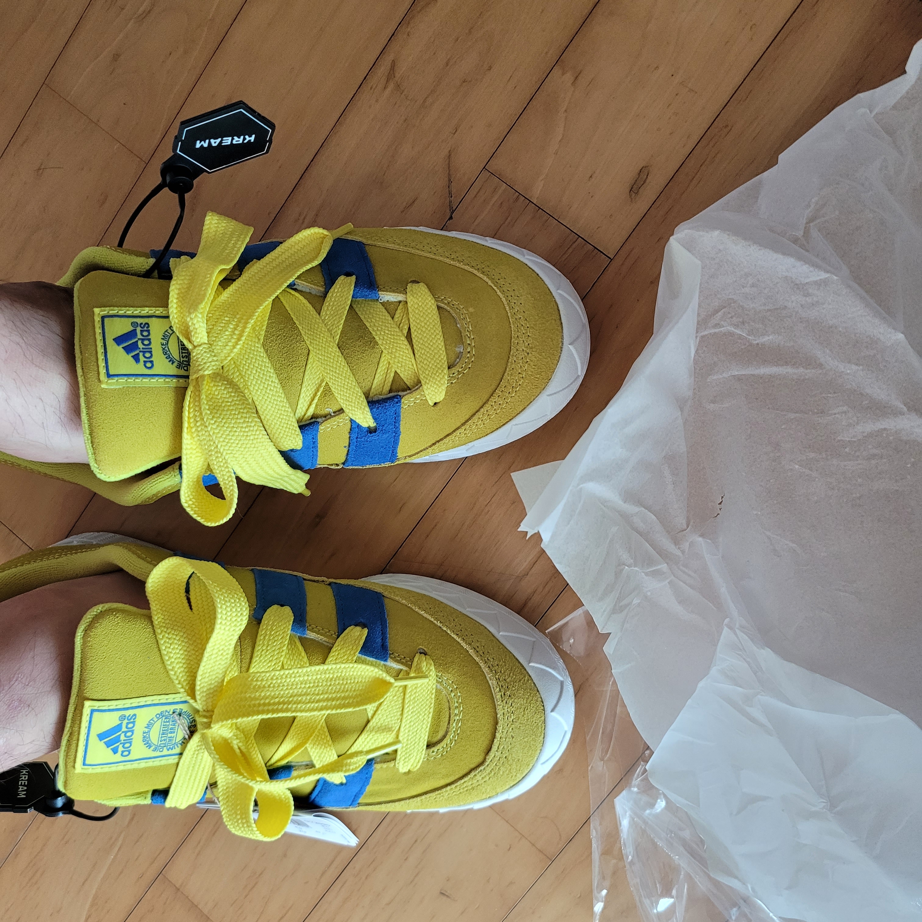Adidas Adimatic Bright Yellow Blue 착용 스타일 - 2