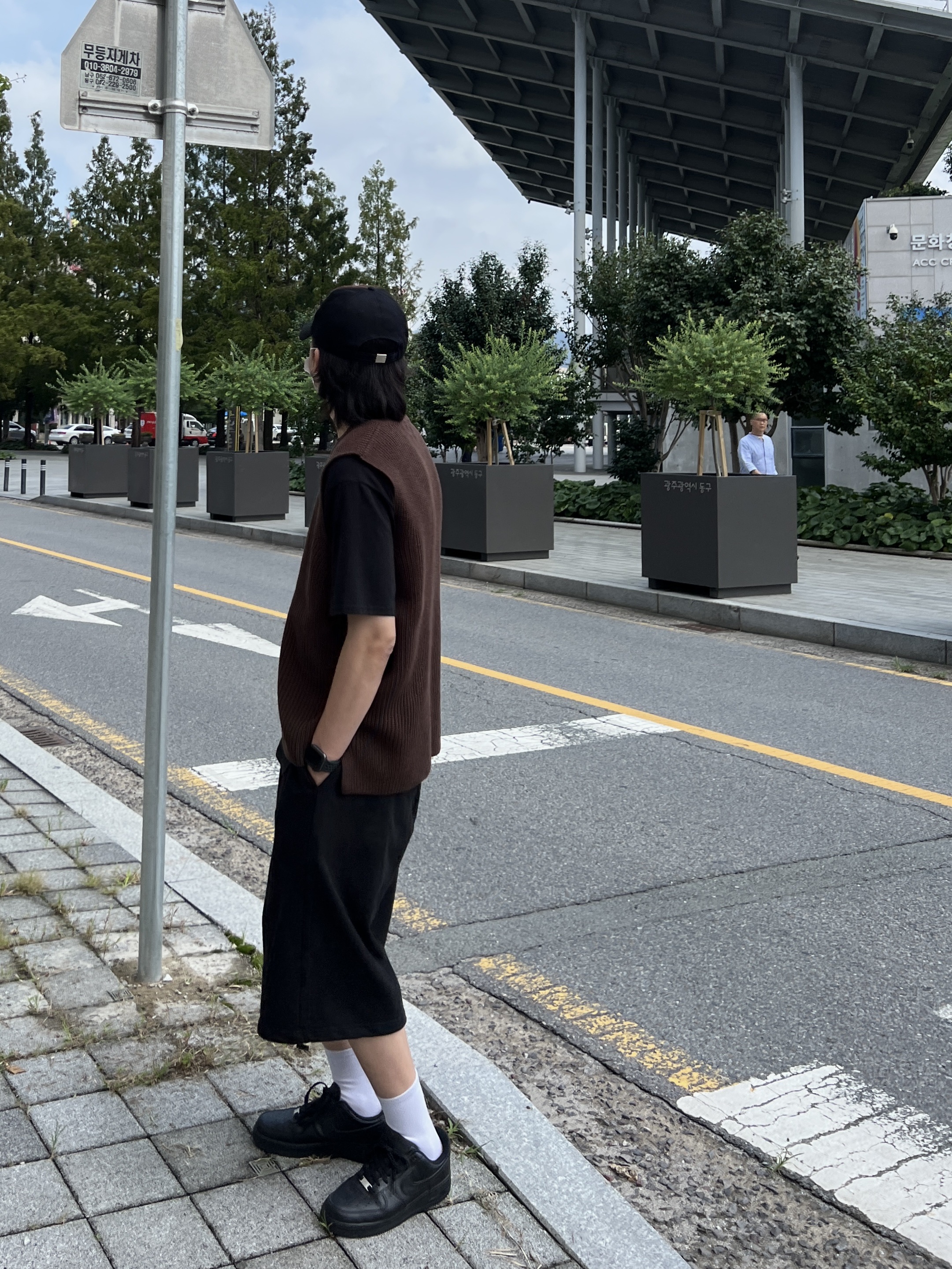 Nike Air Force 1 '07 Low Triple Black 착용 스타일 - 2
