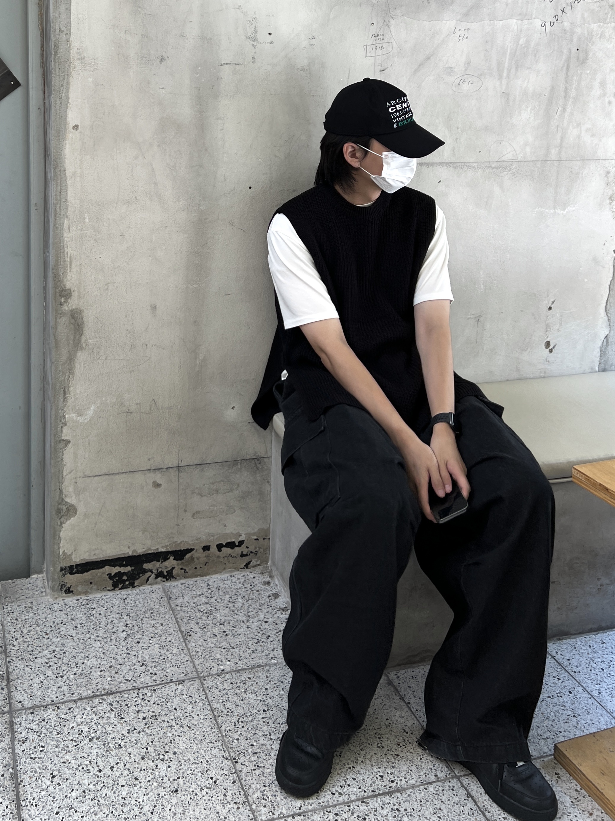 Nike Air Force 1 '07 Low Triple Black 착용 스타일 - 2