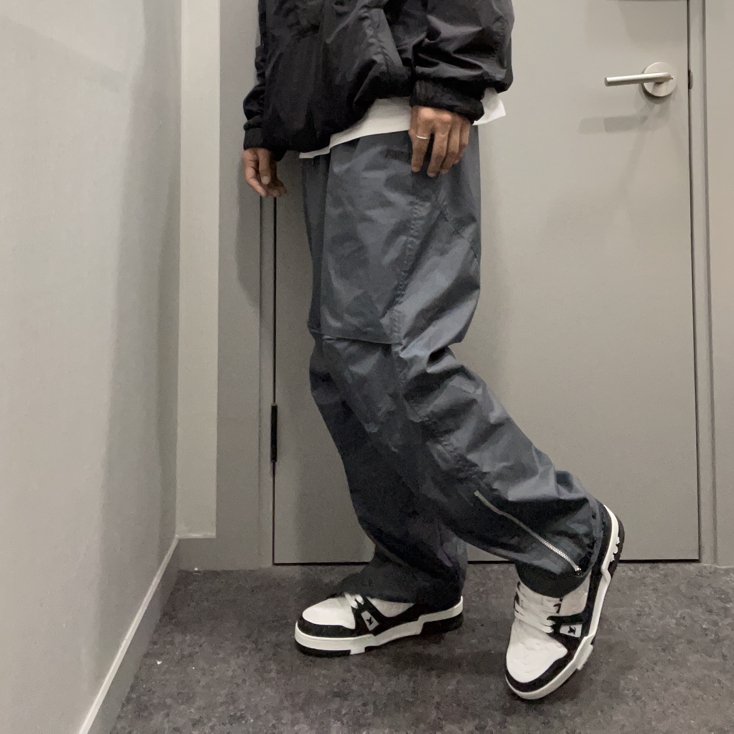 Louis Vuitton LV Trainer Sneakers Monogram Denim Black 착용 스타일