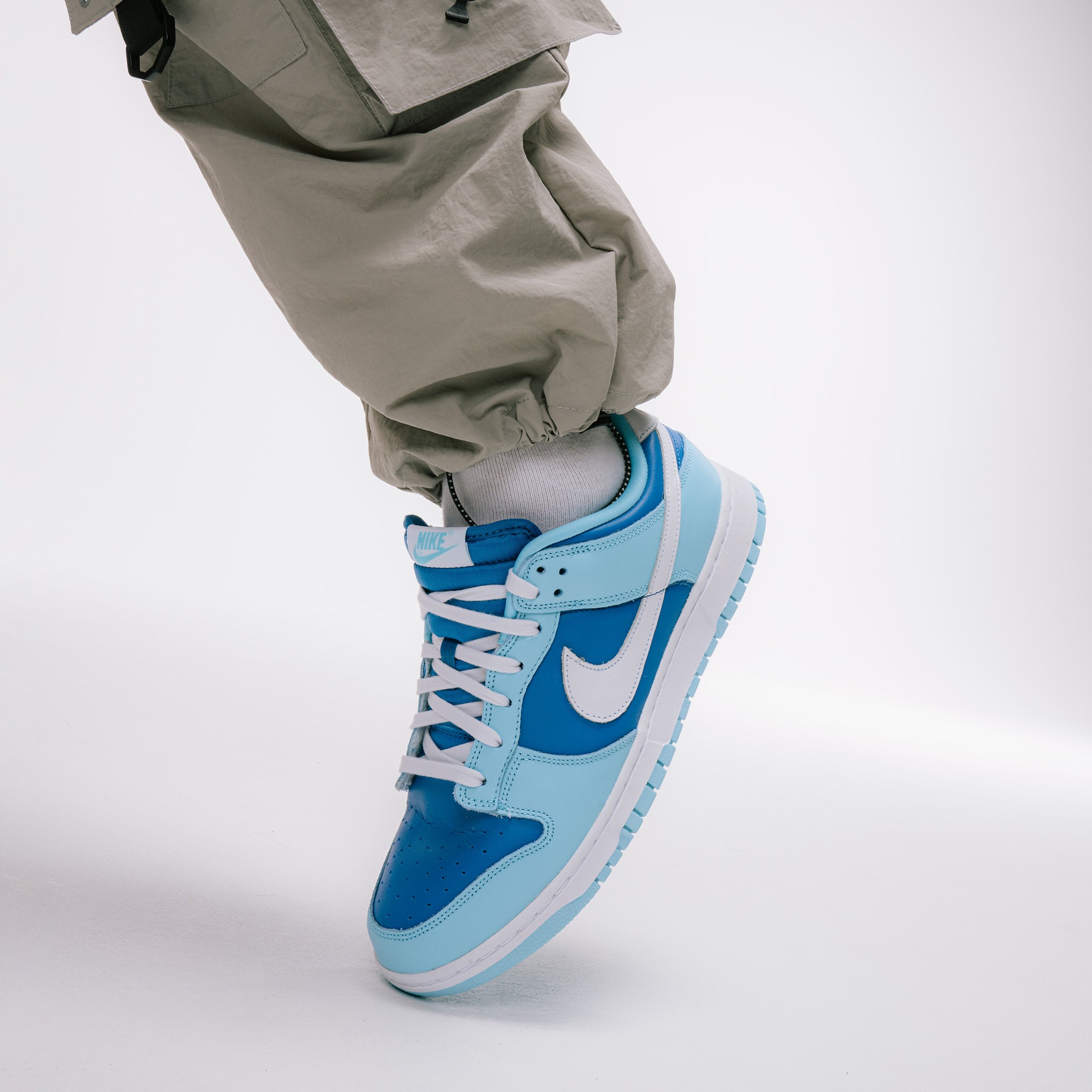 Nike Dunk Low Retro QS Argon 착용 스타일 - 2