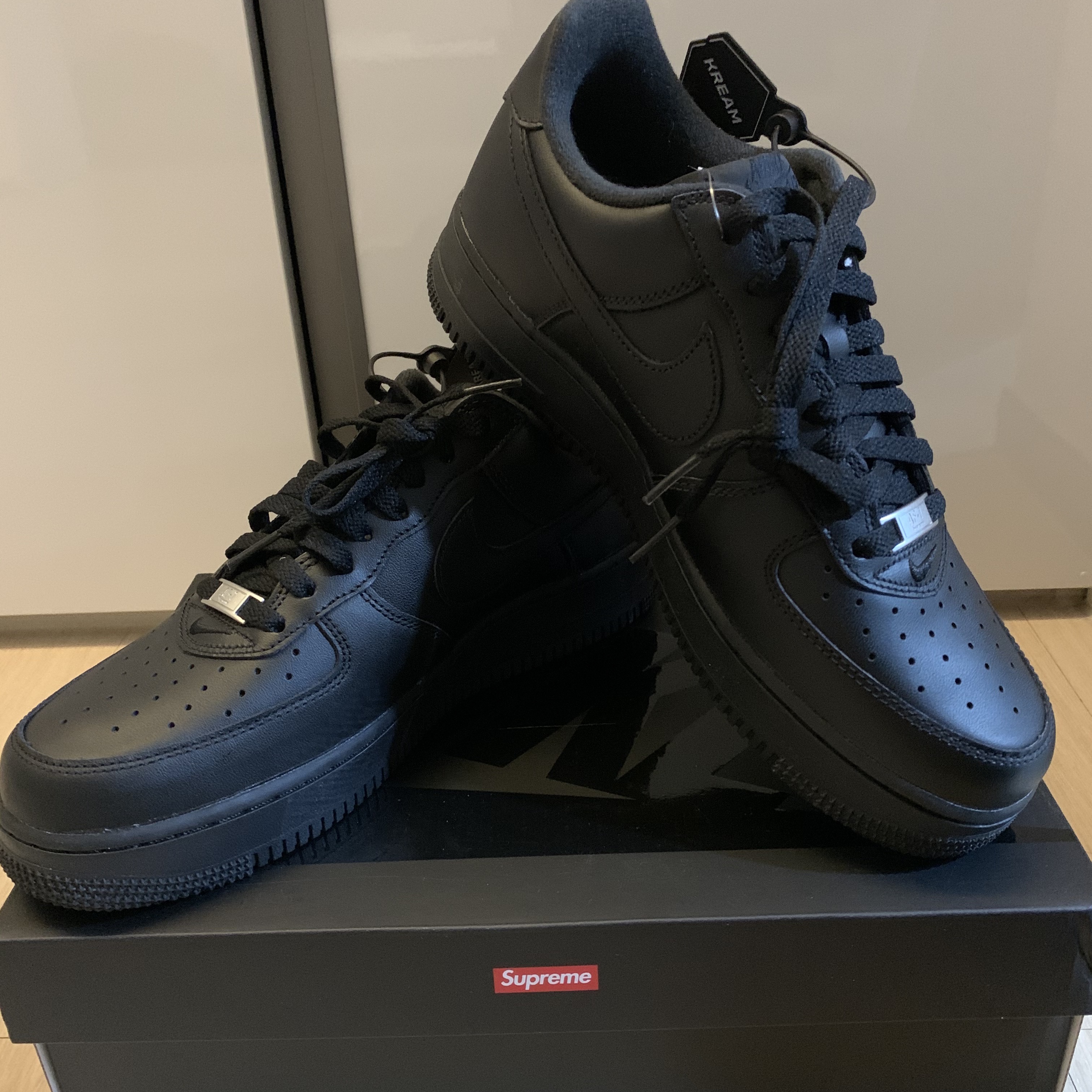 Nike x Supreme Air Force 1 Low Black 착용 스타일