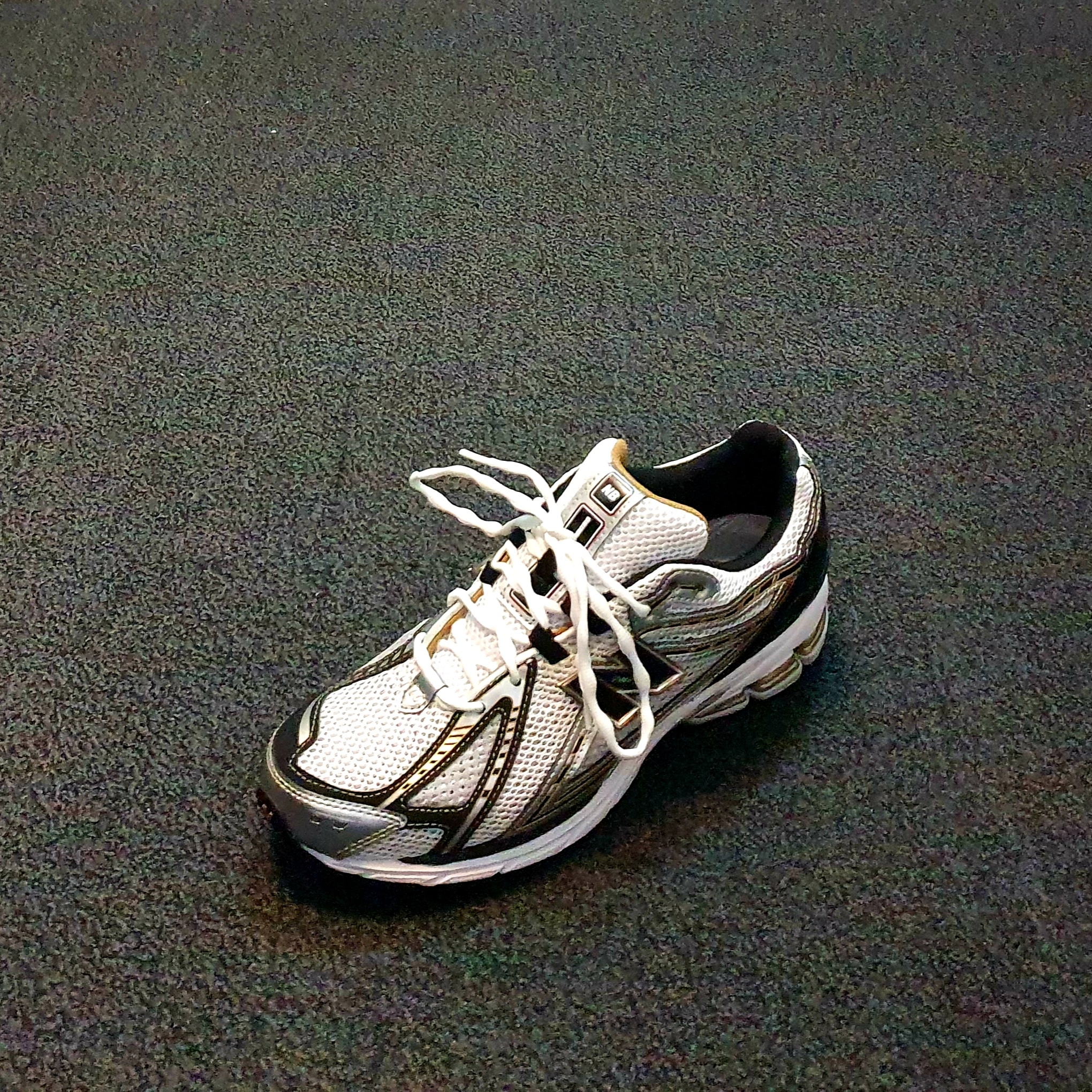 New Balance 1906R White Gold 착용 스타일