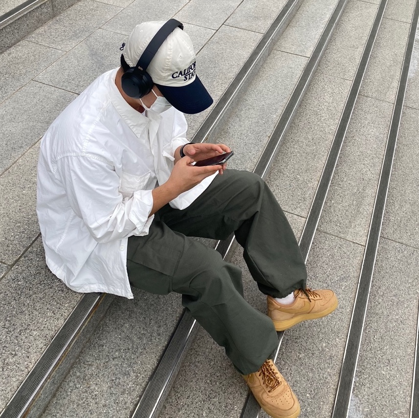 Nike Air Force 1 '07 WB Flax, Apple Watch SE 44mm GPS Space Gray Aluminum Case with Sport Band Midnight (Korean Ver.) 착용 스타일 - 1