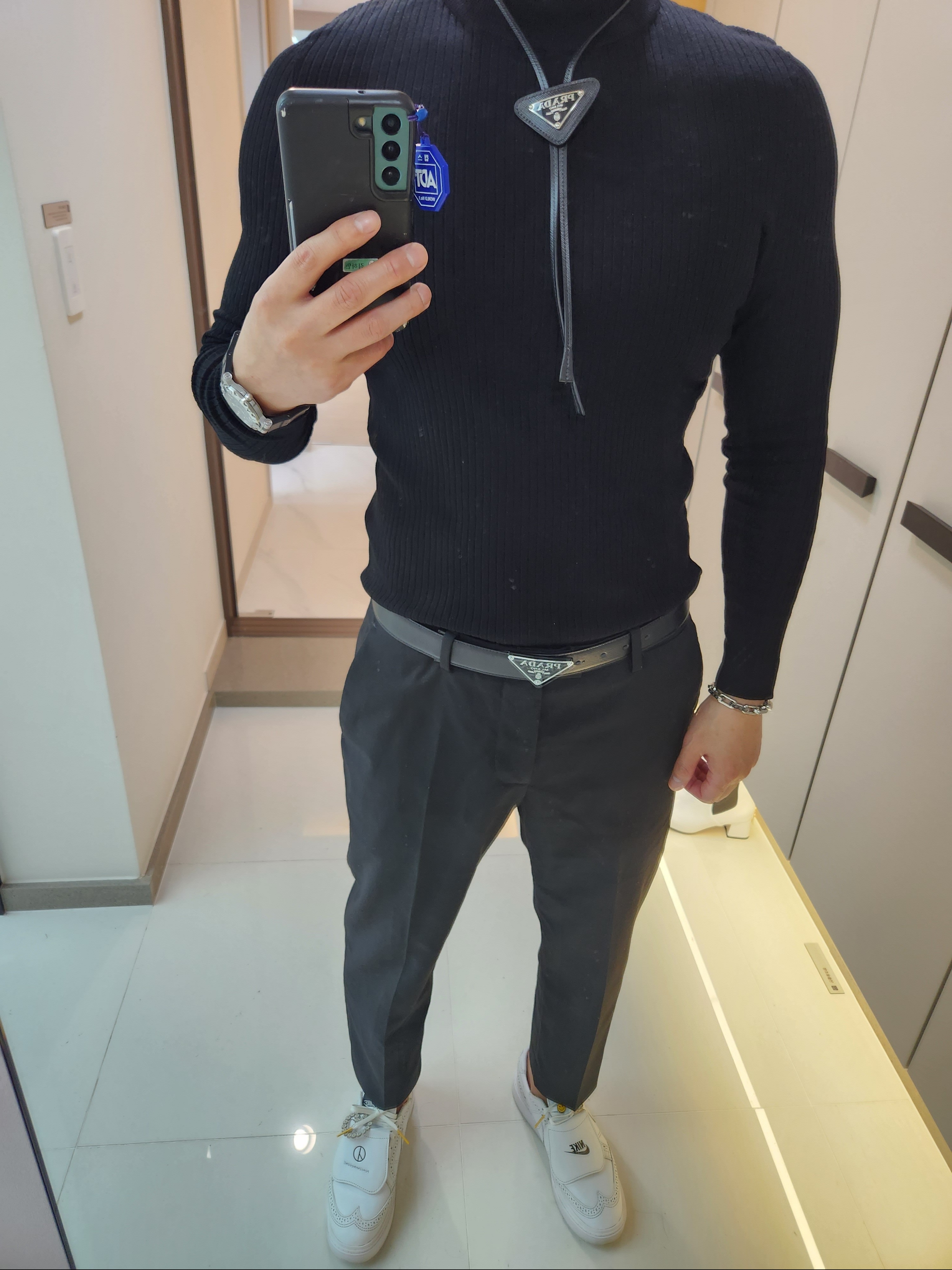 Prada Saffiano Leather Bolo Tie Black, Nike x Peaceminusone Kwondo1 White 착용 스타일
