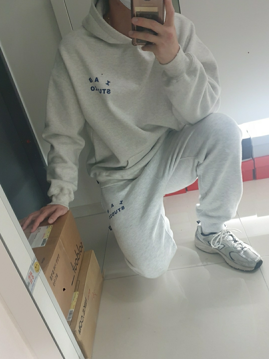 IAB Studio Sweatpants Light Gray - 19FW, New Balance 530 Steel Grey 착용 스타일