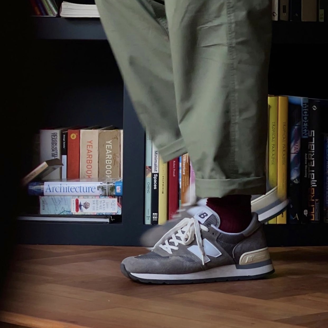 New Balance 990v1 Made in USA Grey White 착용 스타일 - 2