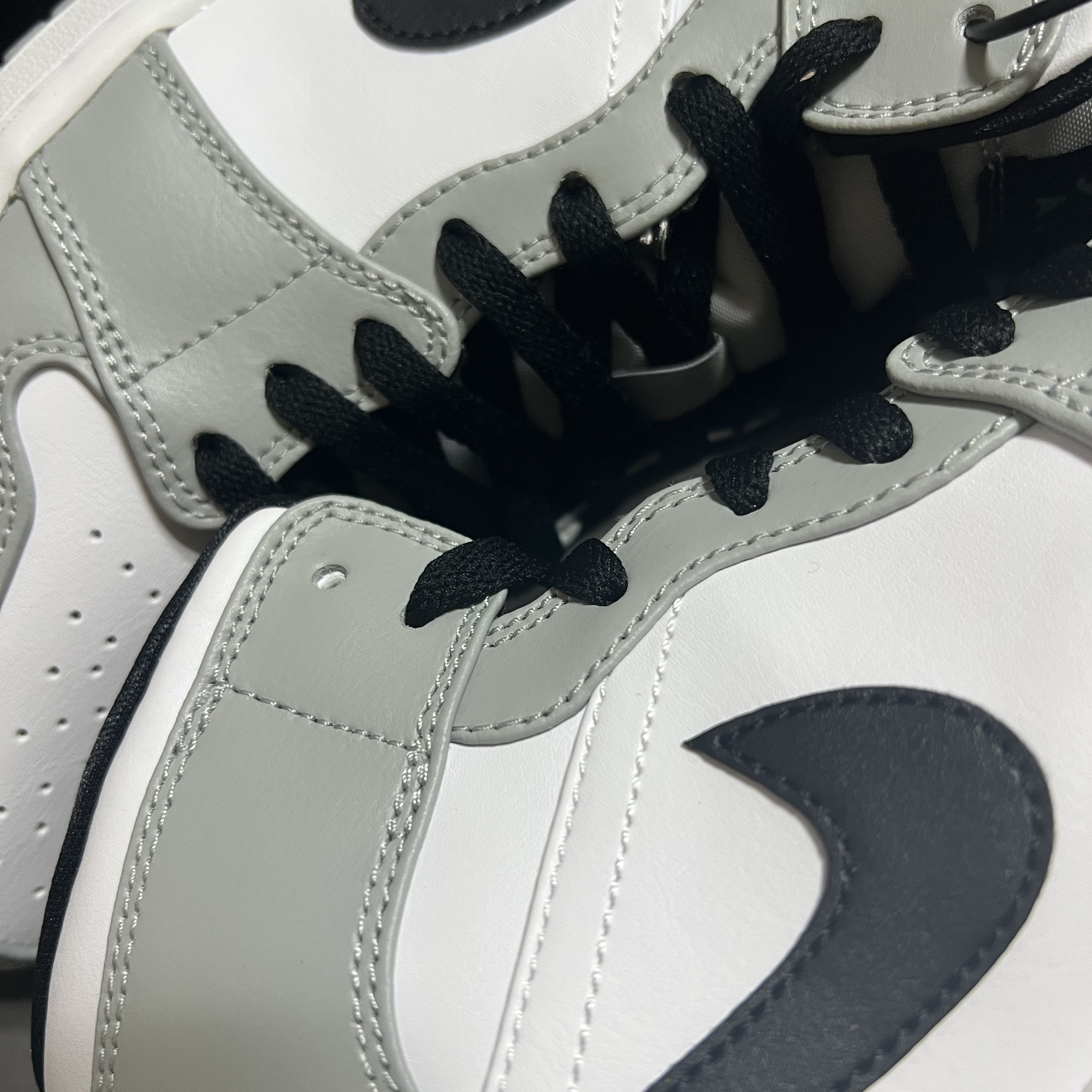 Jordan 1 Mid Light Smoke Grey 착용 스타일