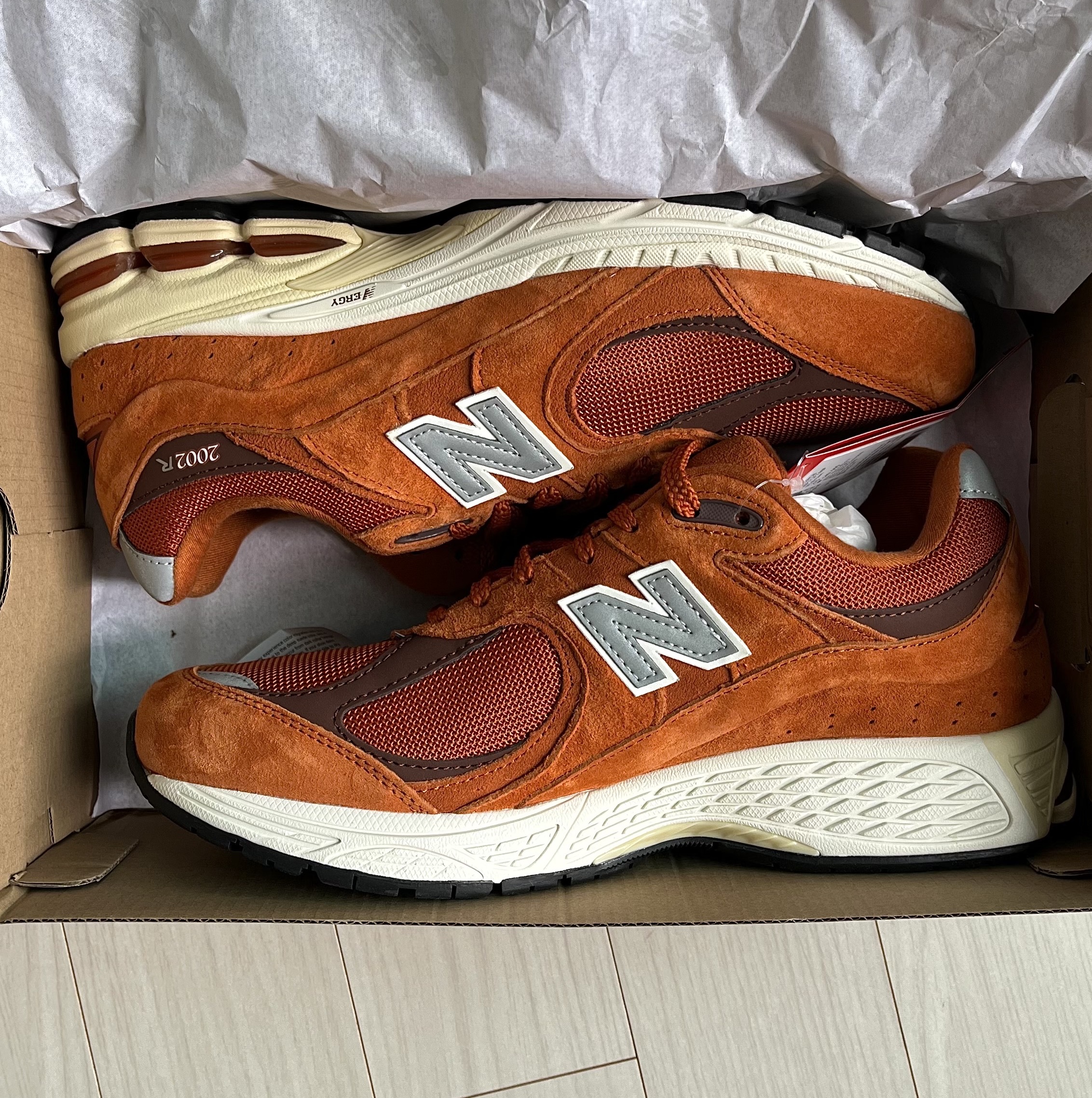 New Balance 2002R Rust Oxide 착용 스타일 - 3