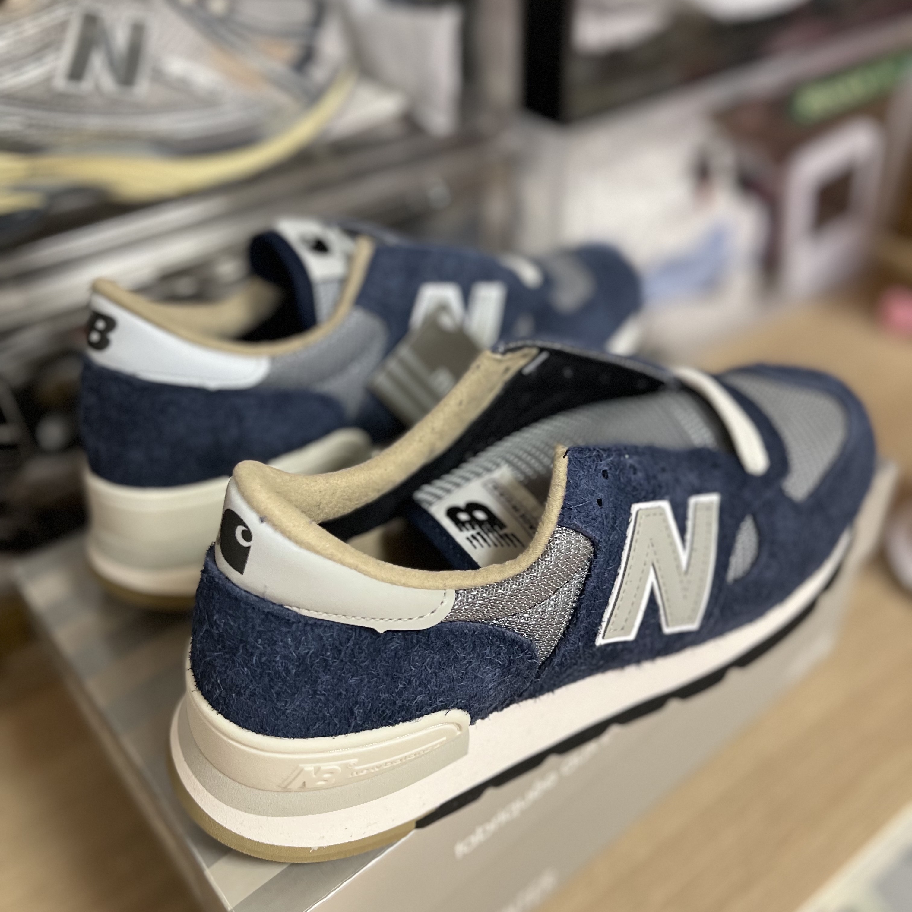 New Balance x Carhartt WIP 990v1 Made in USA Sculpture Center 착용 스타일 - 1