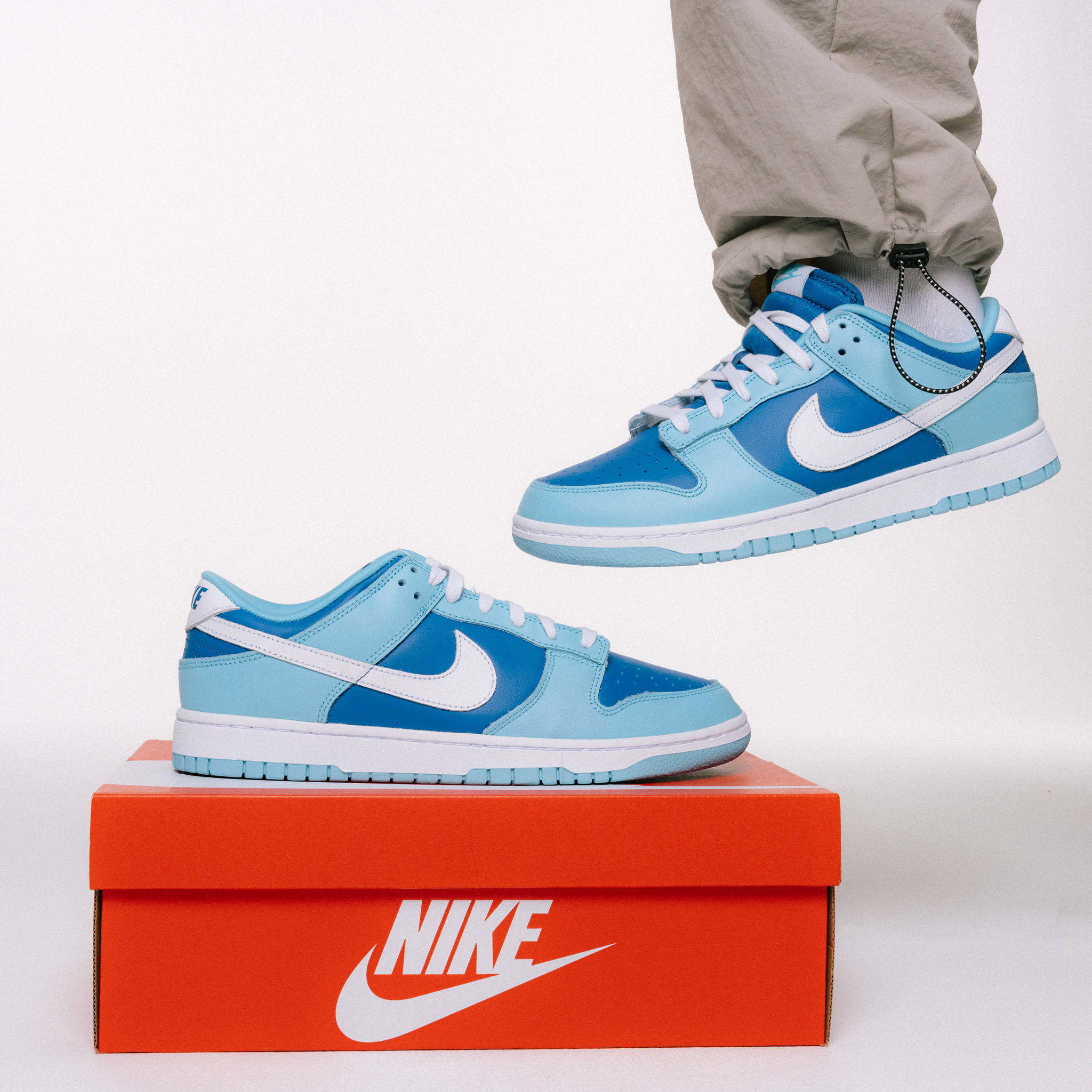 Nike Dunk Low Retro QS Argon 착용 스타일 - 1