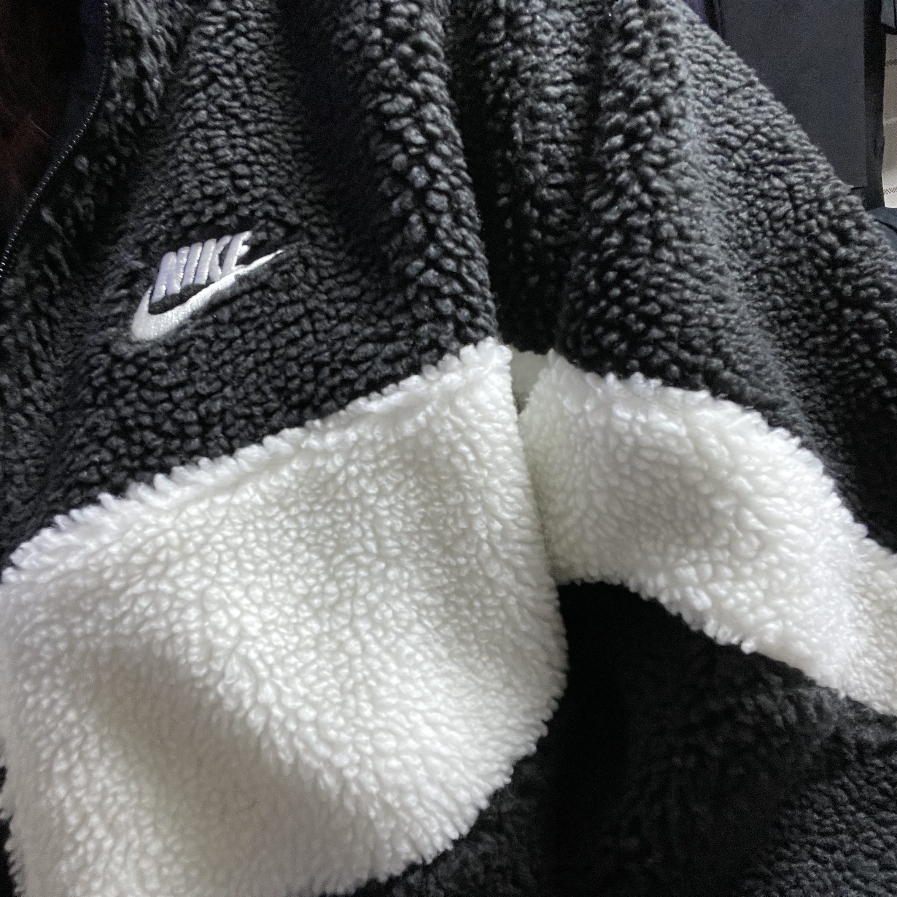 Nike Big Swoosh Full Zip Jacket Black Sail 착용 스타일