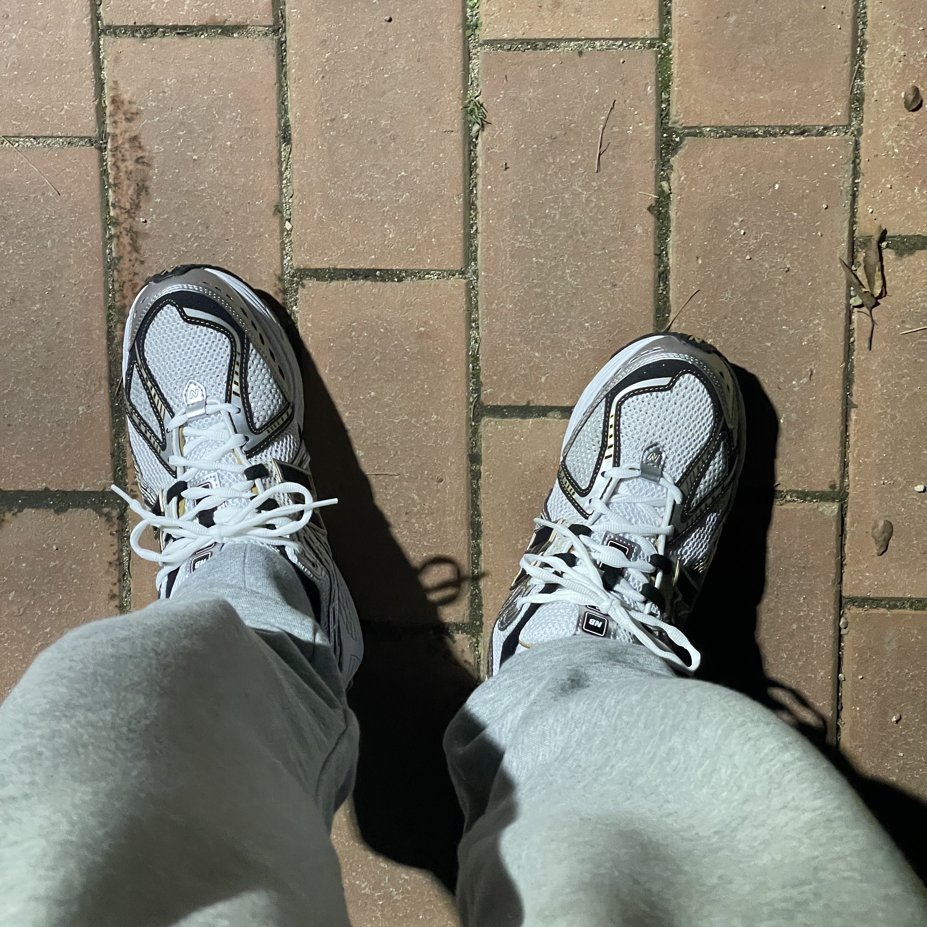 New Balance 1906R White Gold 착용 스타일