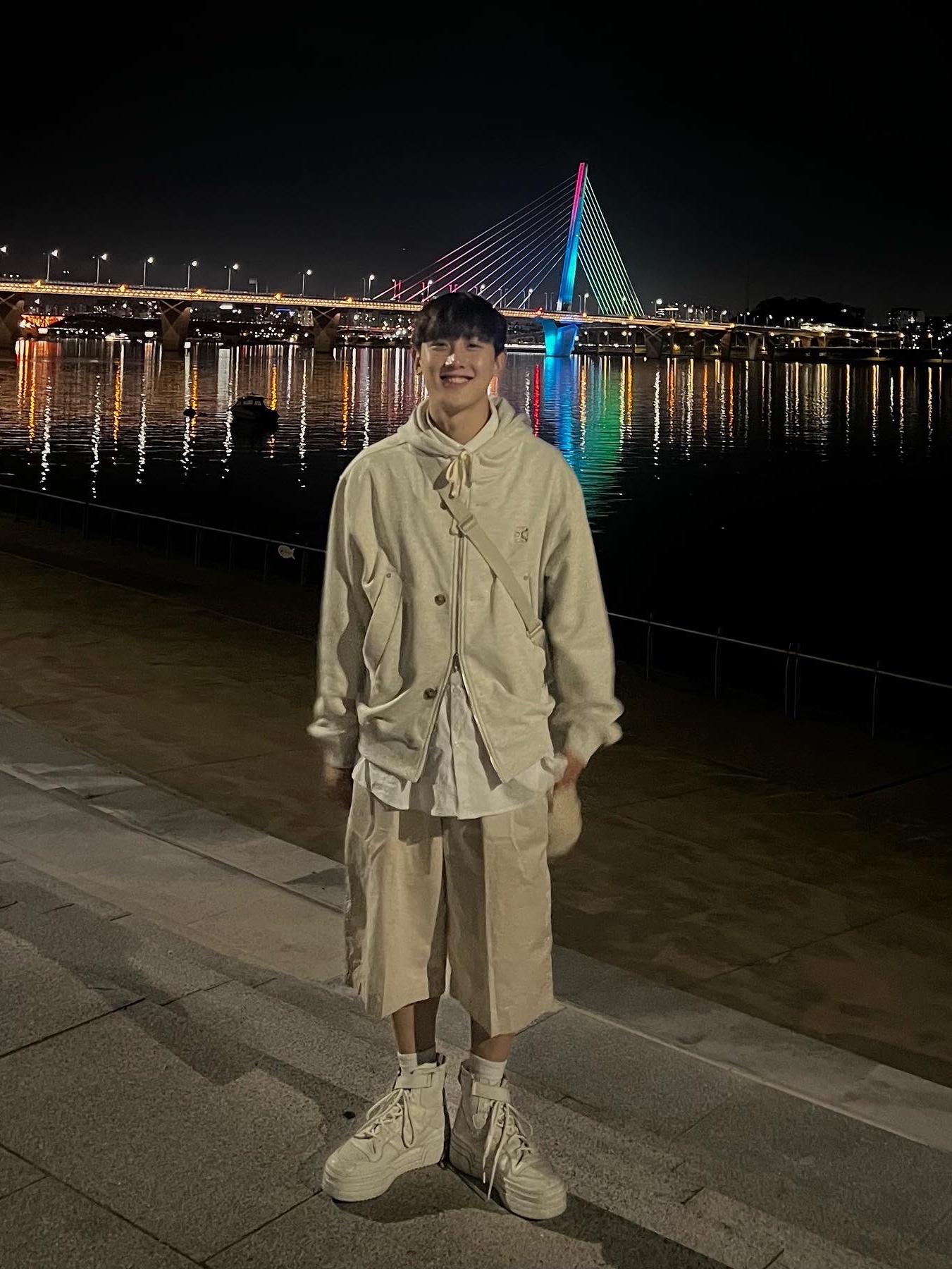 (W) Adidas Triple Platforum Hi Off White 착용 스타일 - 1