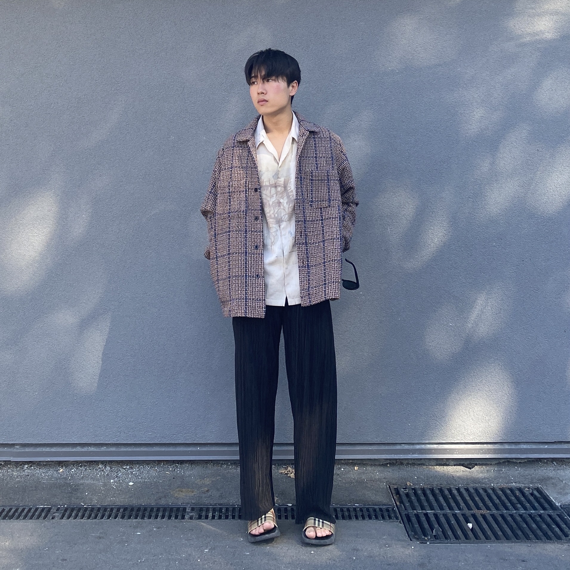 Burberry Vintage Check Slides Archive Beige 착용 스타일 - 1