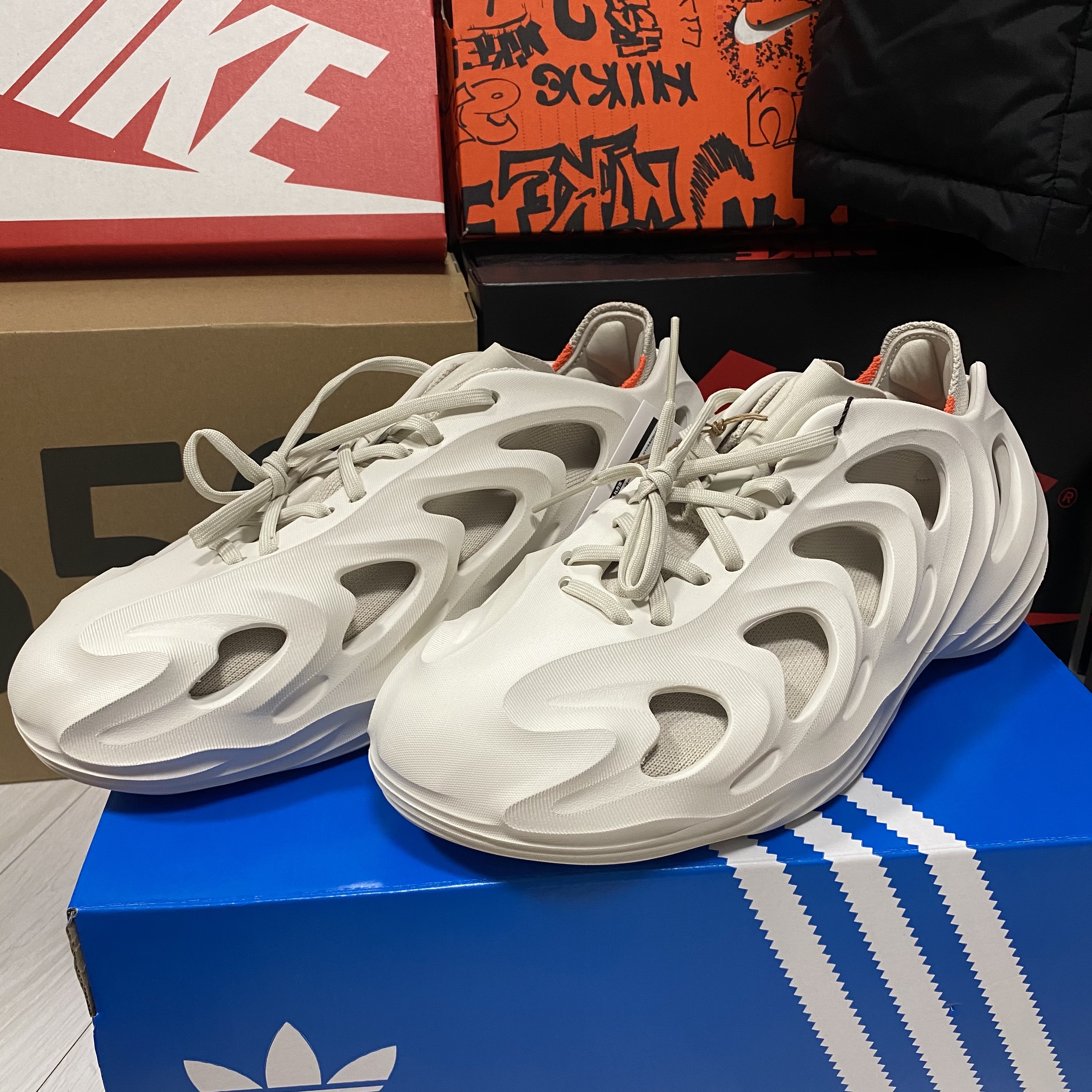 Adidas Adifom Q Off White 착용 스타일