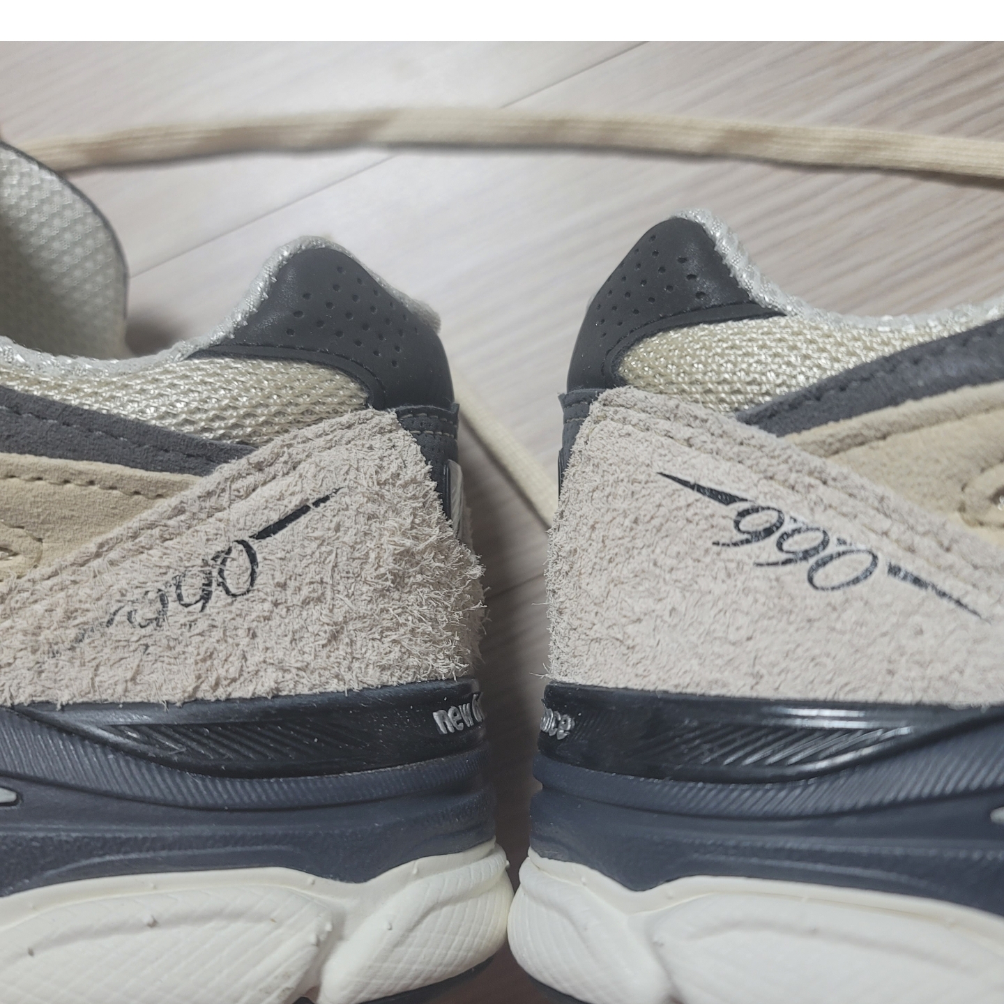 New Balance 990v3 Made in USA Moonbeam Macadamia Nut 착용 스타일