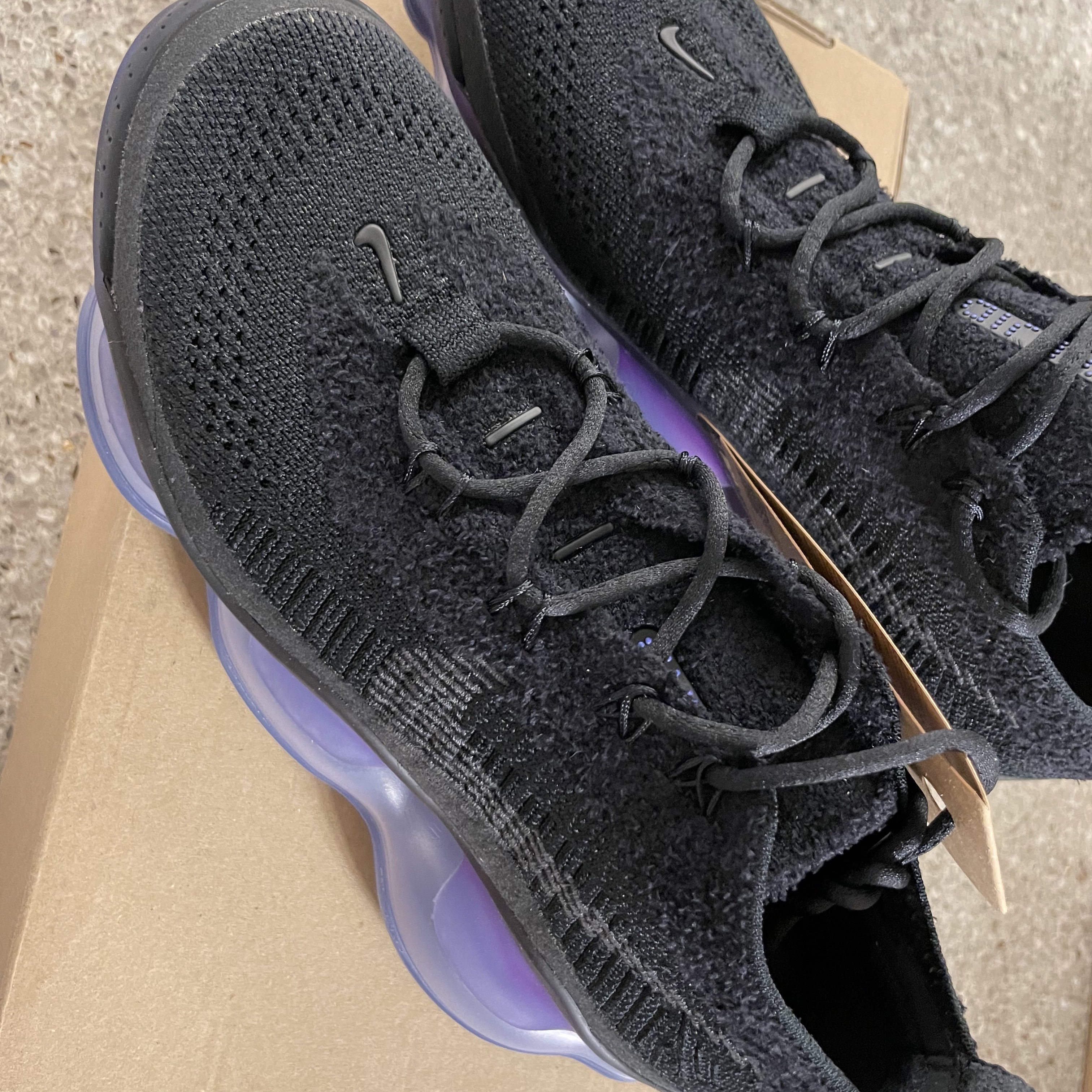(W) Nike Air Max Scorpion Flyknit Black and Persian Violet 착용 스타일 - 2