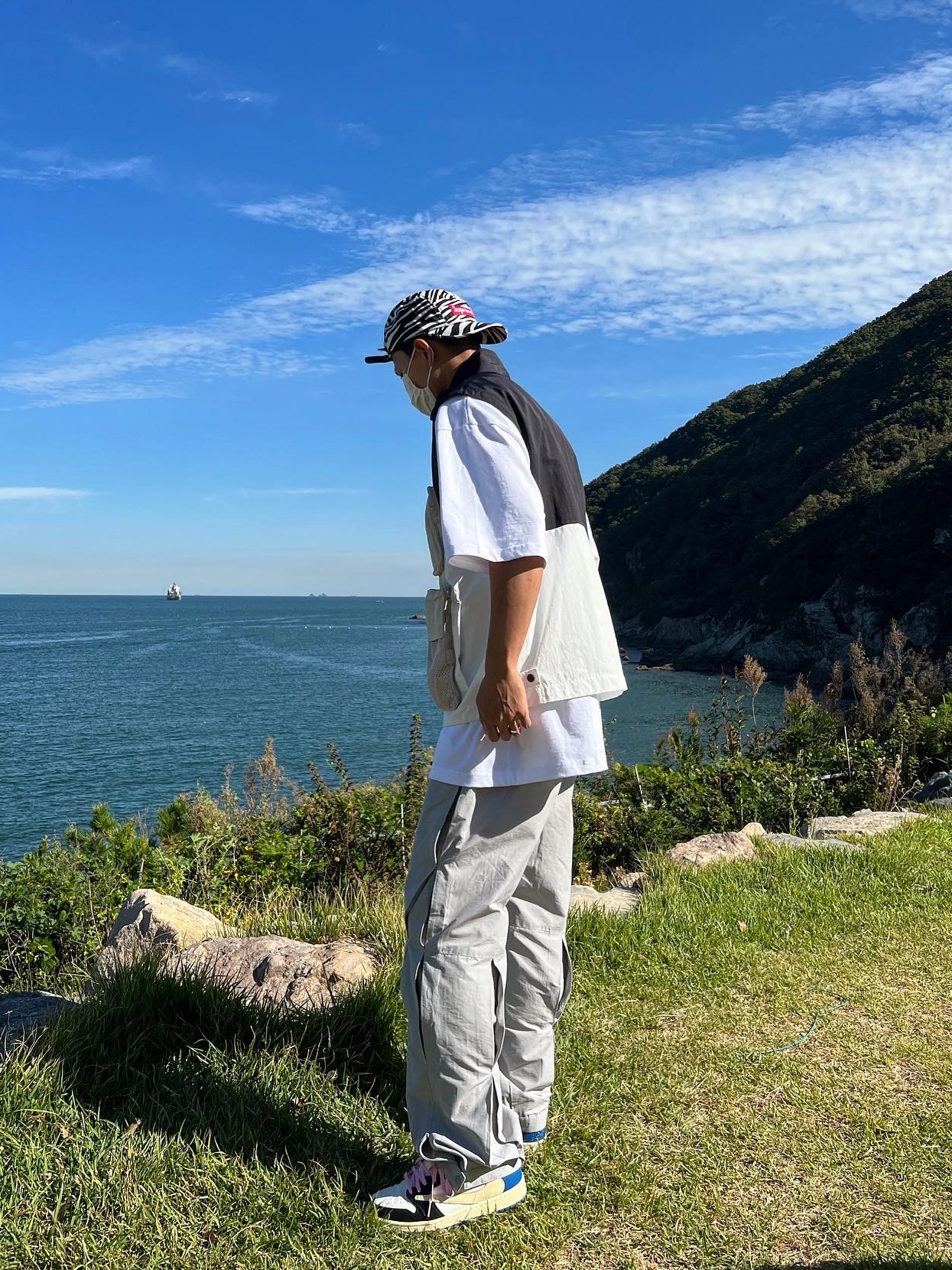Supreme Washed Chino Twill Camp Cap Zebra - 22FW, Nike ACG Utility Vest Black Summit White - US/EU 착용 스타일