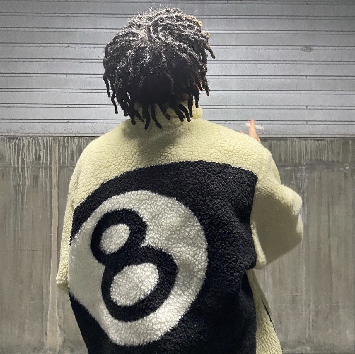 Stussy 8 Ball Sherpa Jacket Natural 착용 스타일 - 1