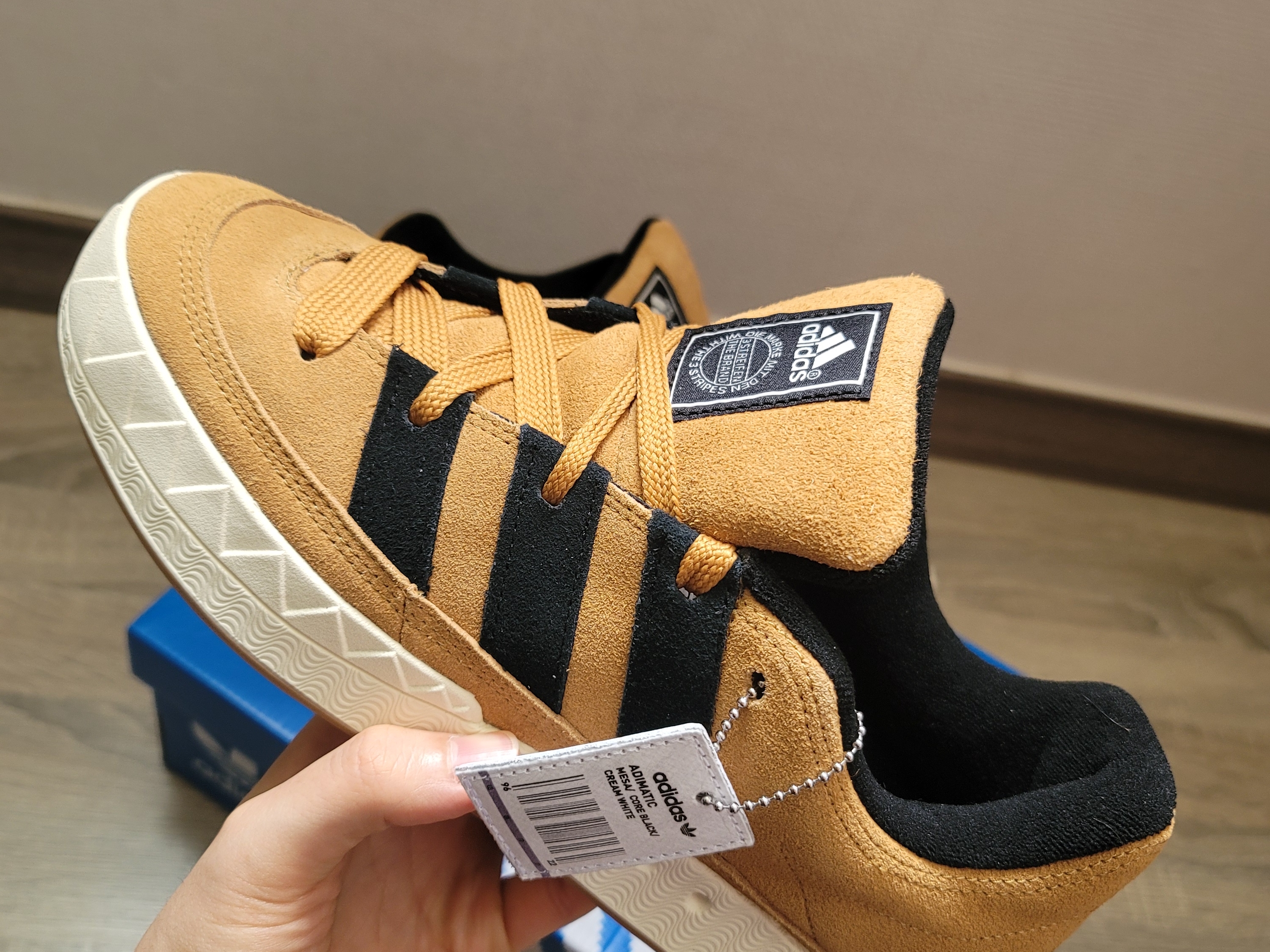 Adidas x Atmos Adimatic OG Shoebox 착용 스타일 - 2