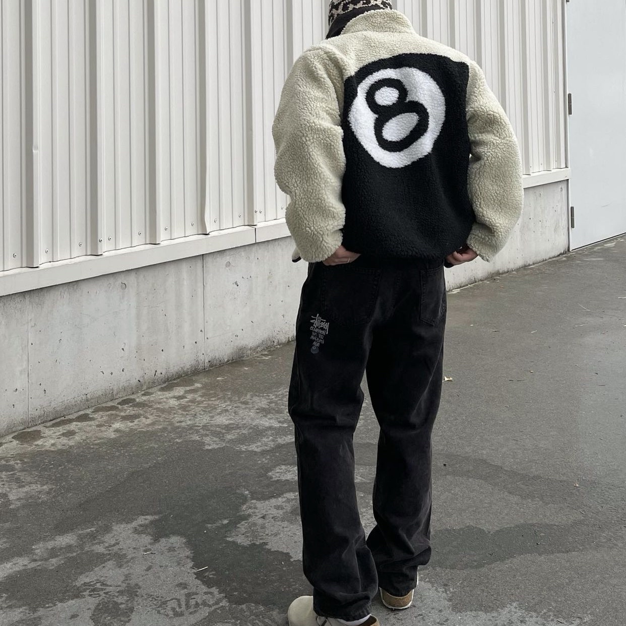 Stussy 8 Ball Sherpa Jacket Natural 착용 스타일