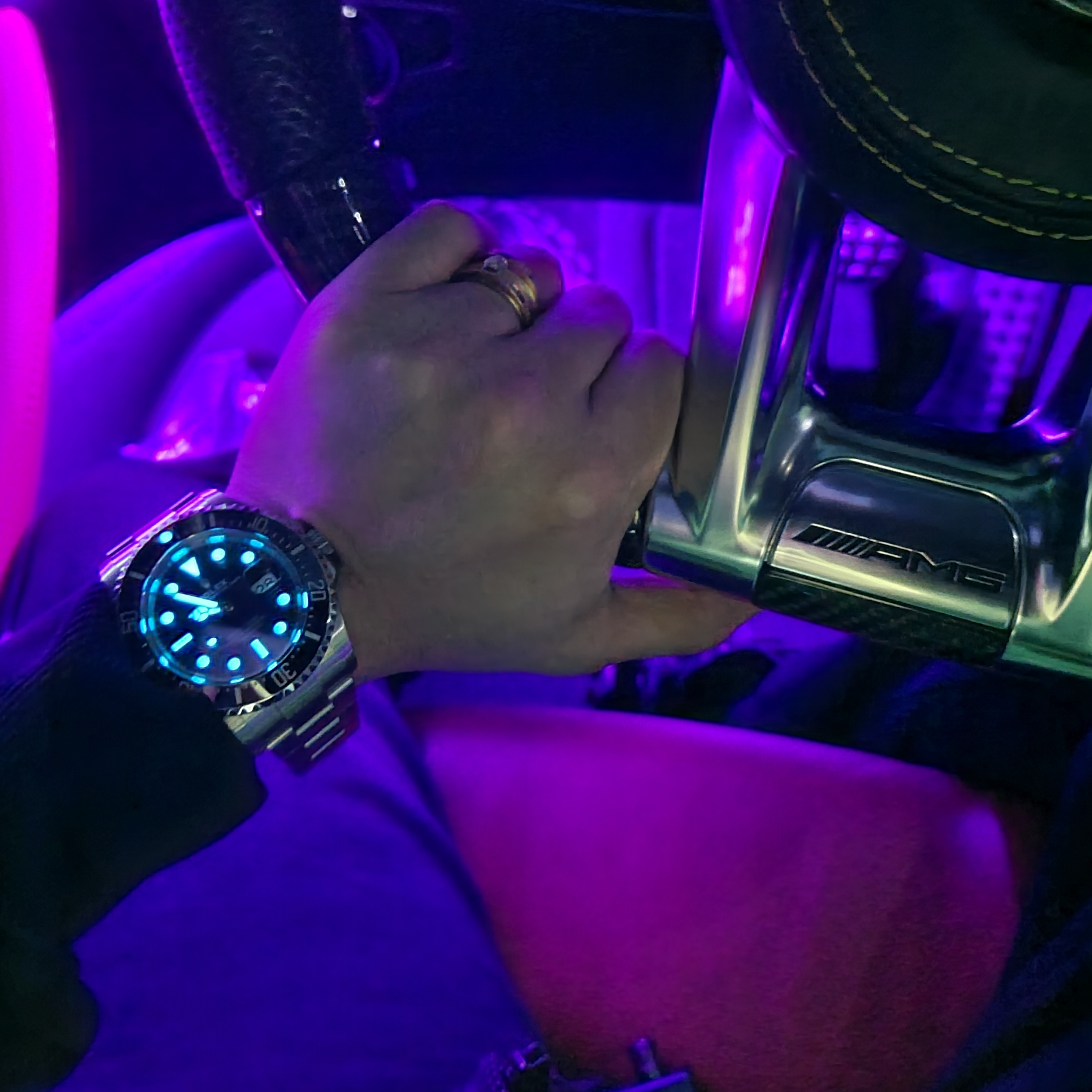 Rolex Sea-Dweller 43mm 126600 Black Oyster 착용 스타일 - 4